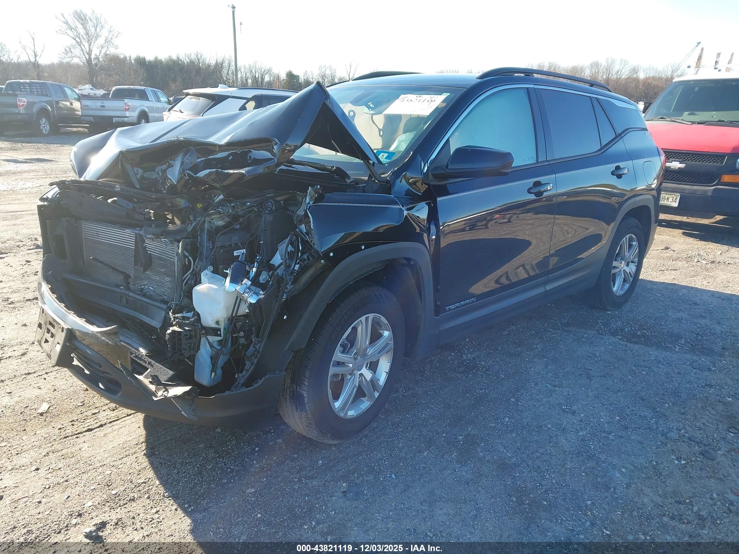 GMC TERRAIN image 2