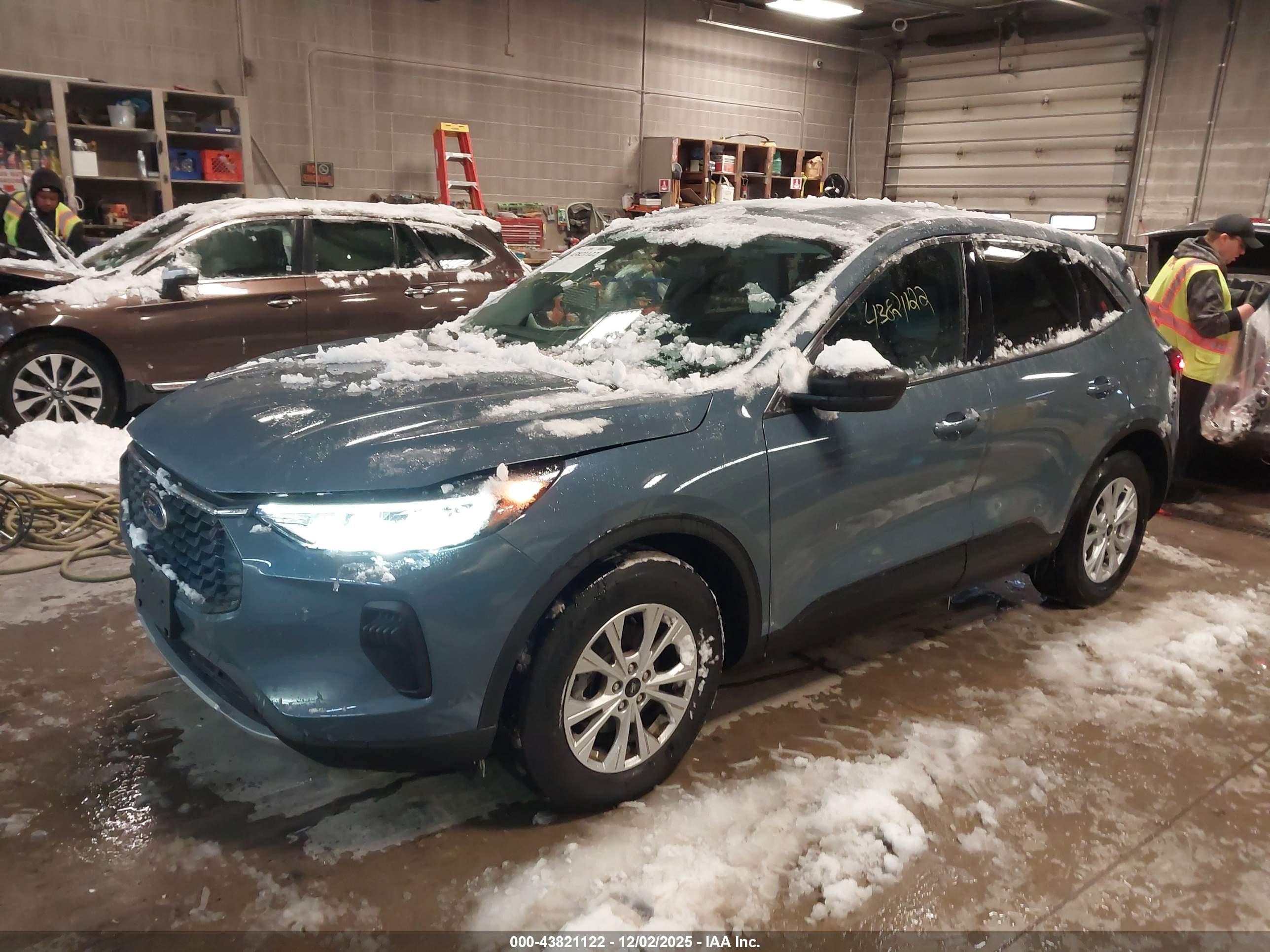 FORD ESCAPE image 2