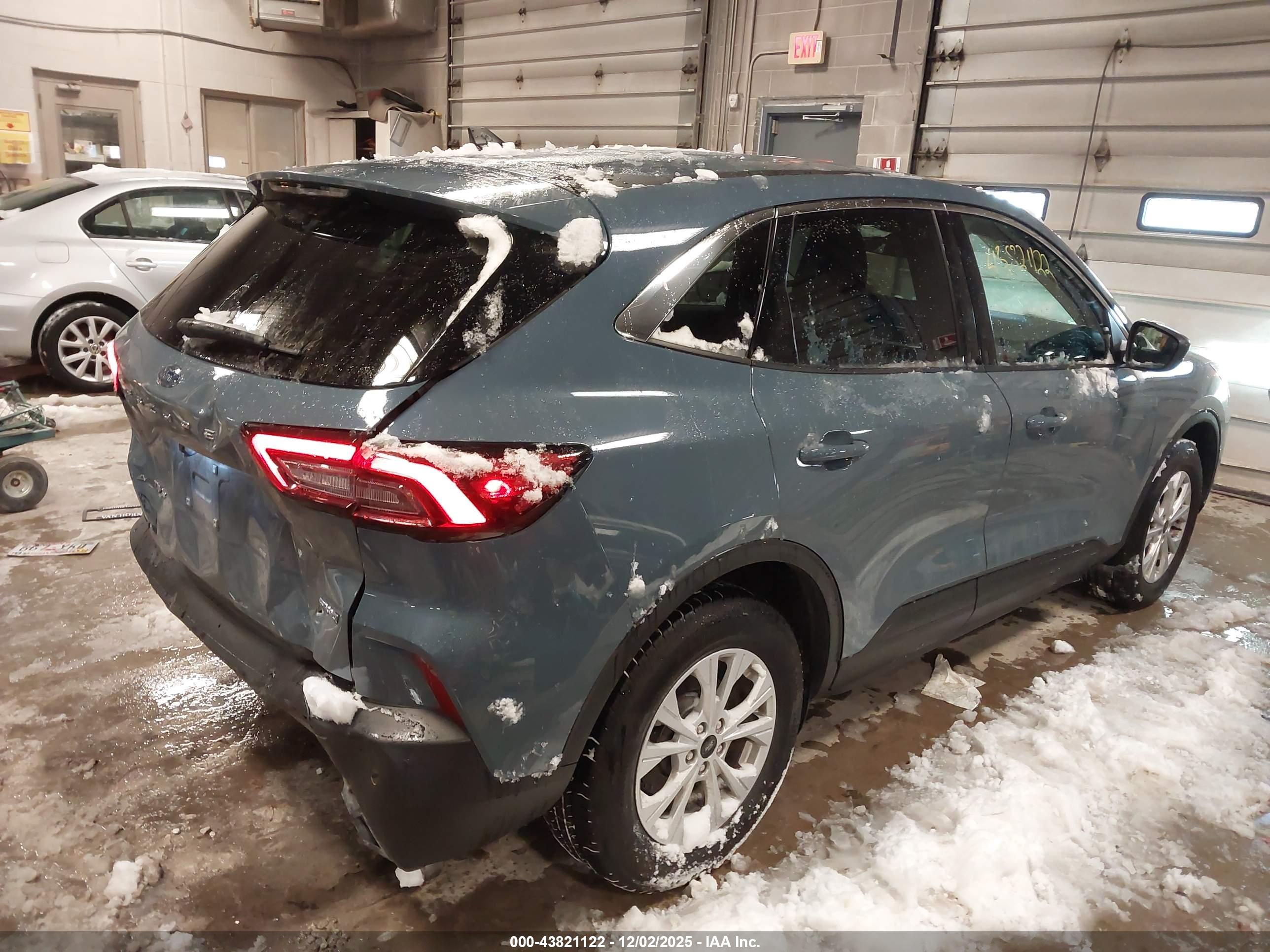 FORD ESCAPE image 4