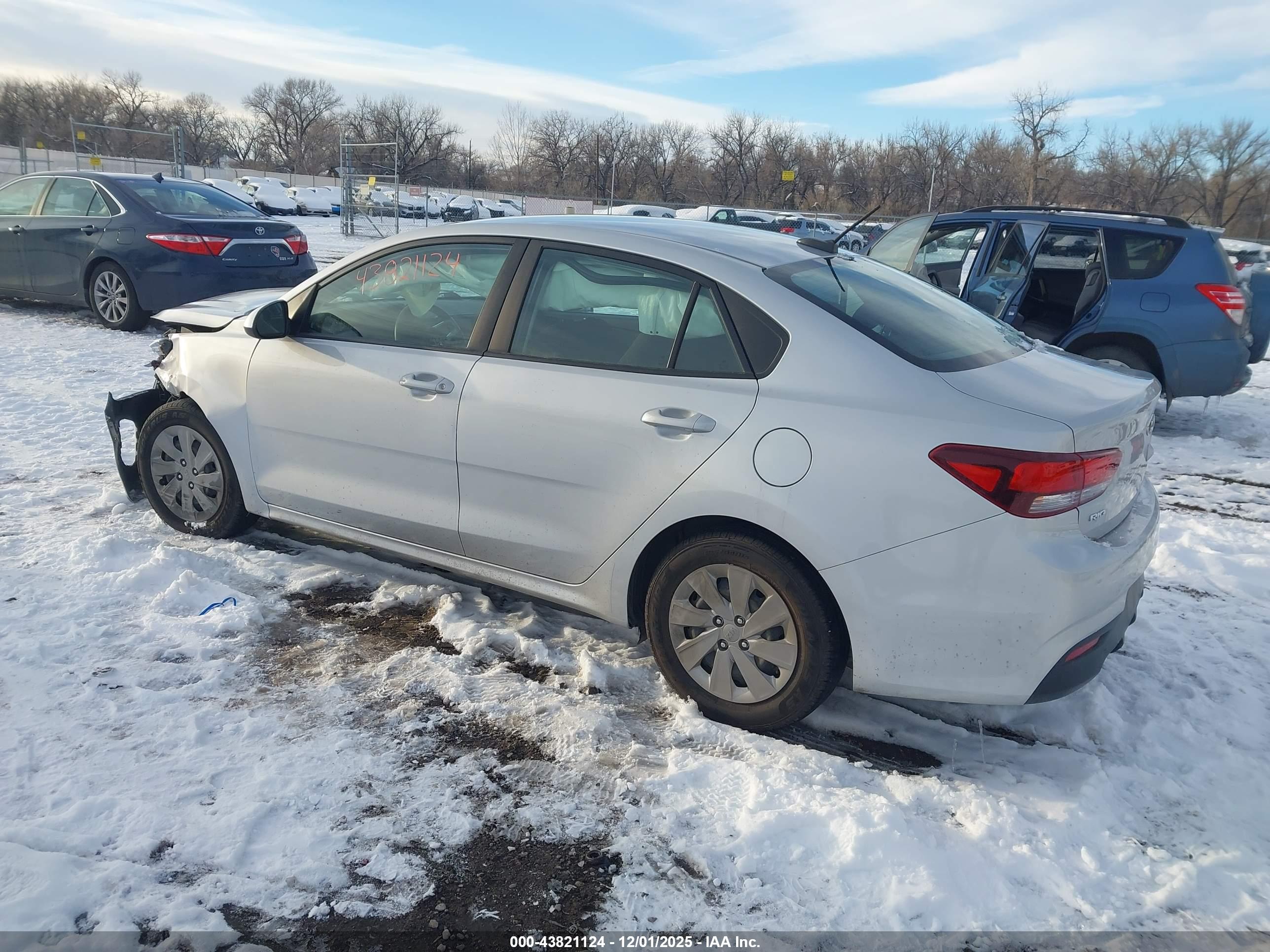 KIA RIO image 3