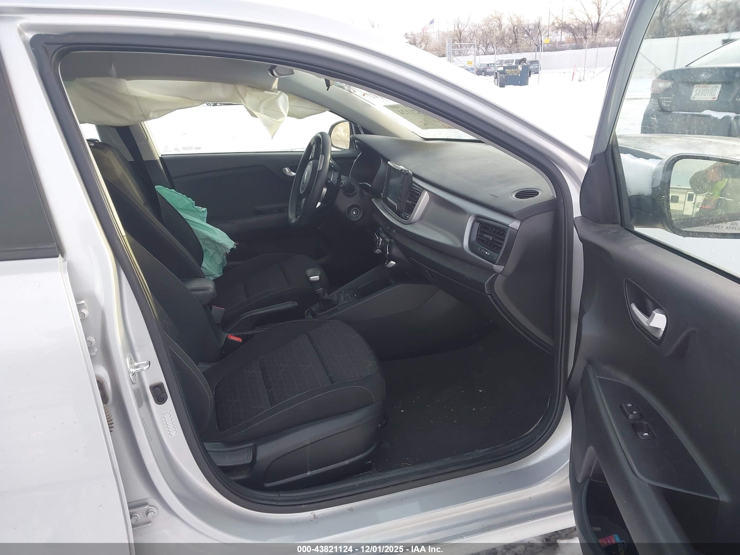 KIA RIO image 5