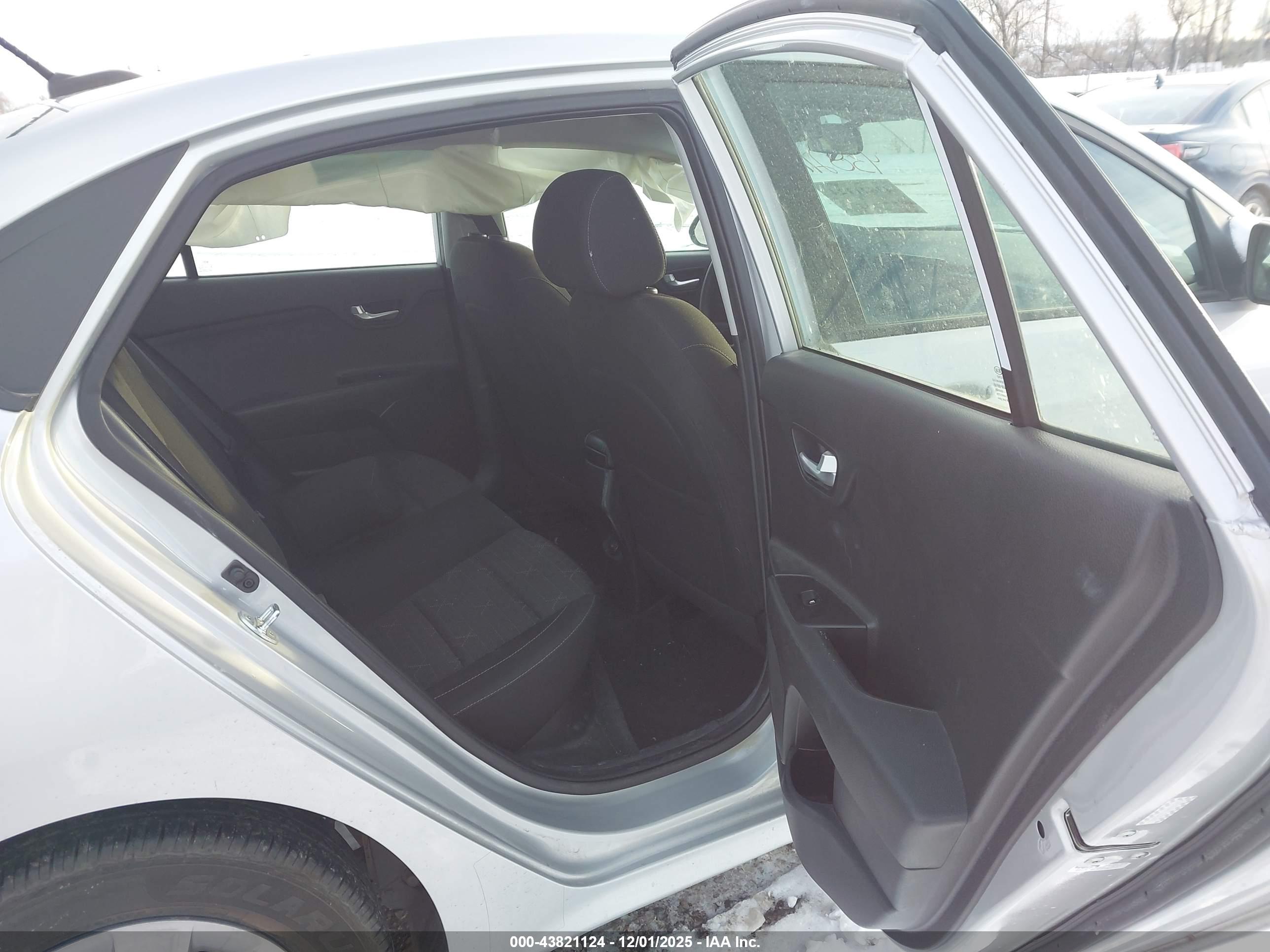 KIA RIO image 8
