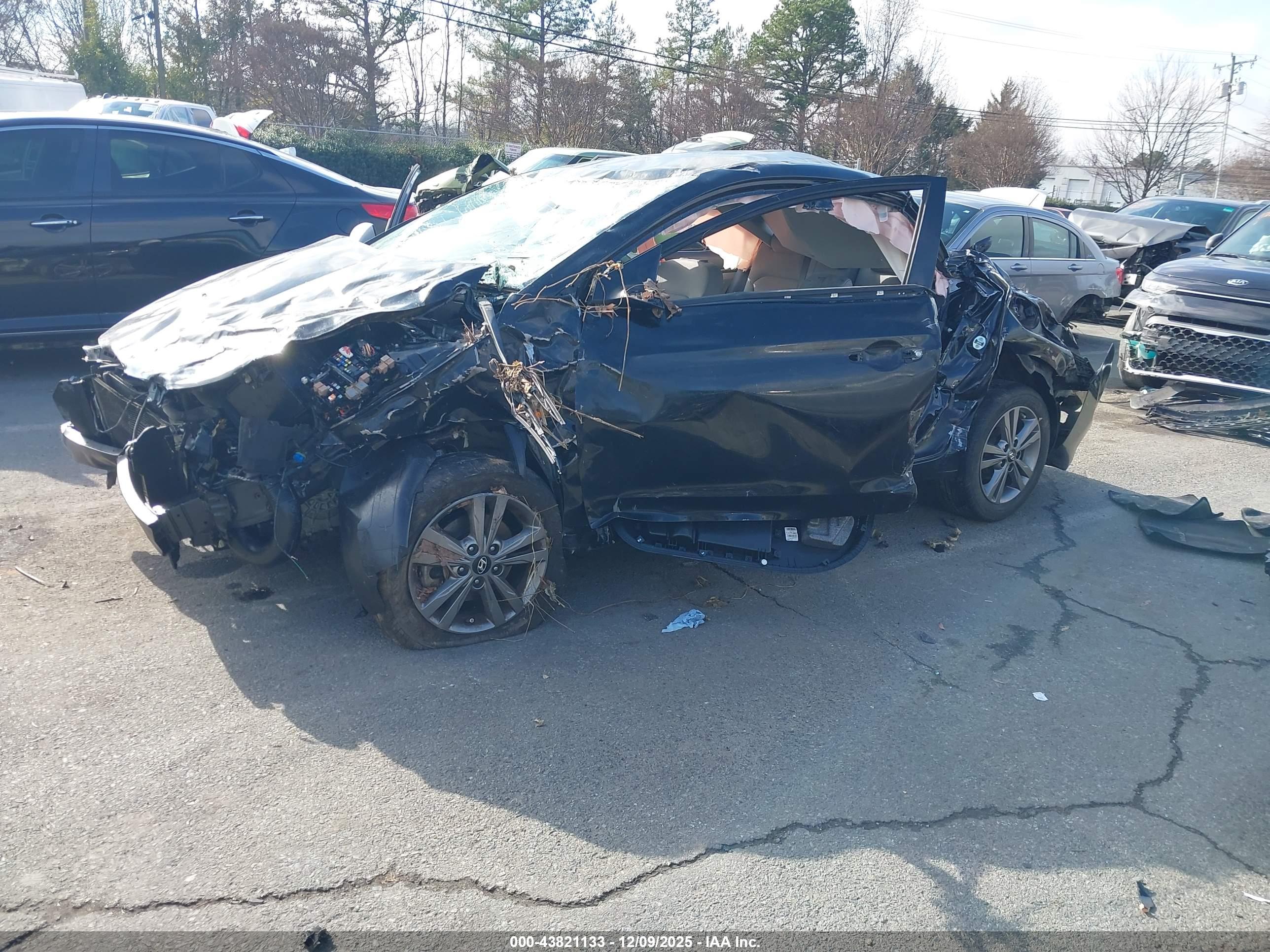 HYUNDAI ELANTRA image 2