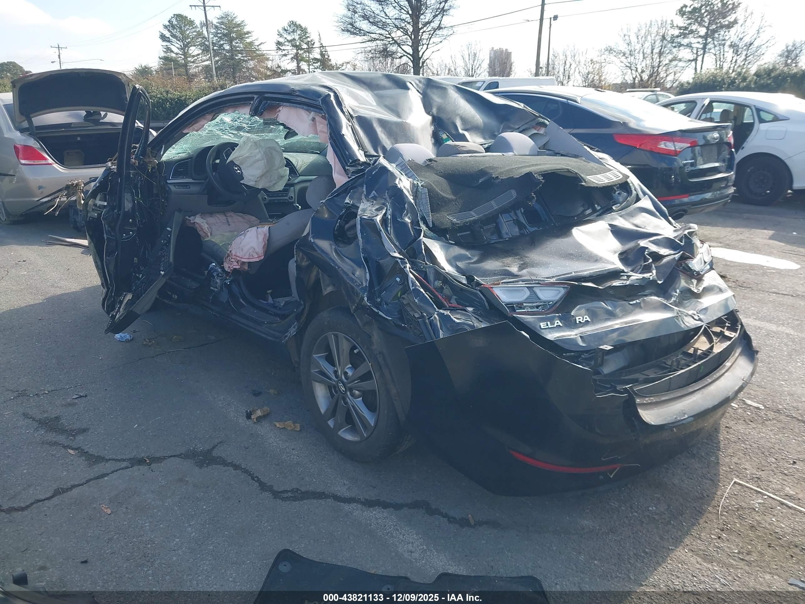 HYUNDAI ELANTRA image 3