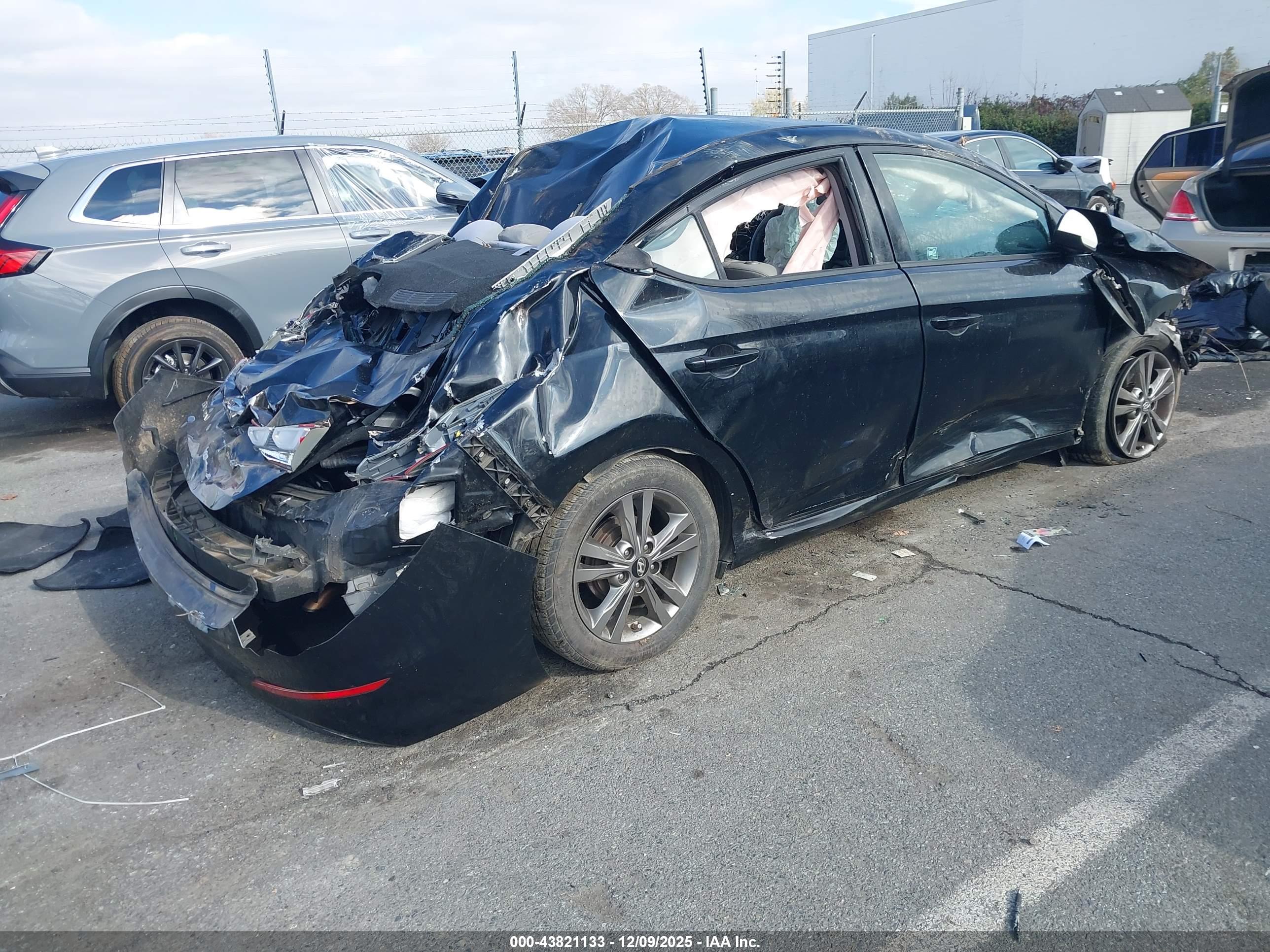 HYUNDAI ELANTRA image 4