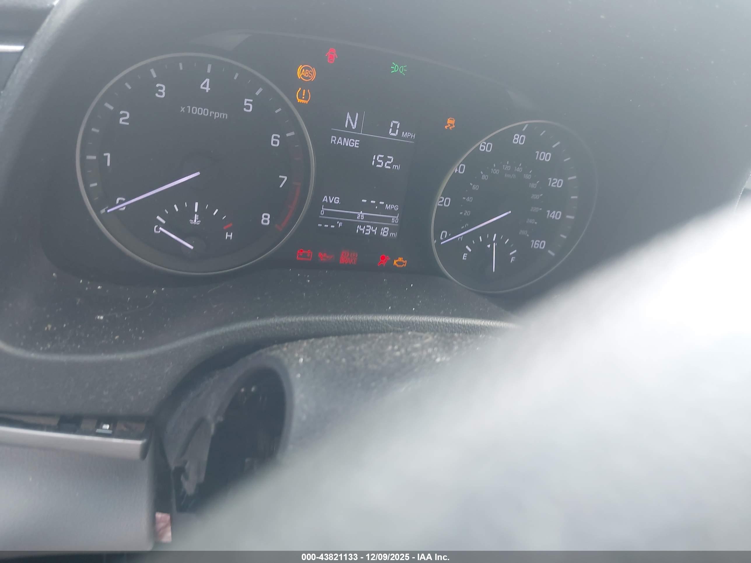 HYUNDAI ELANTRA image 7