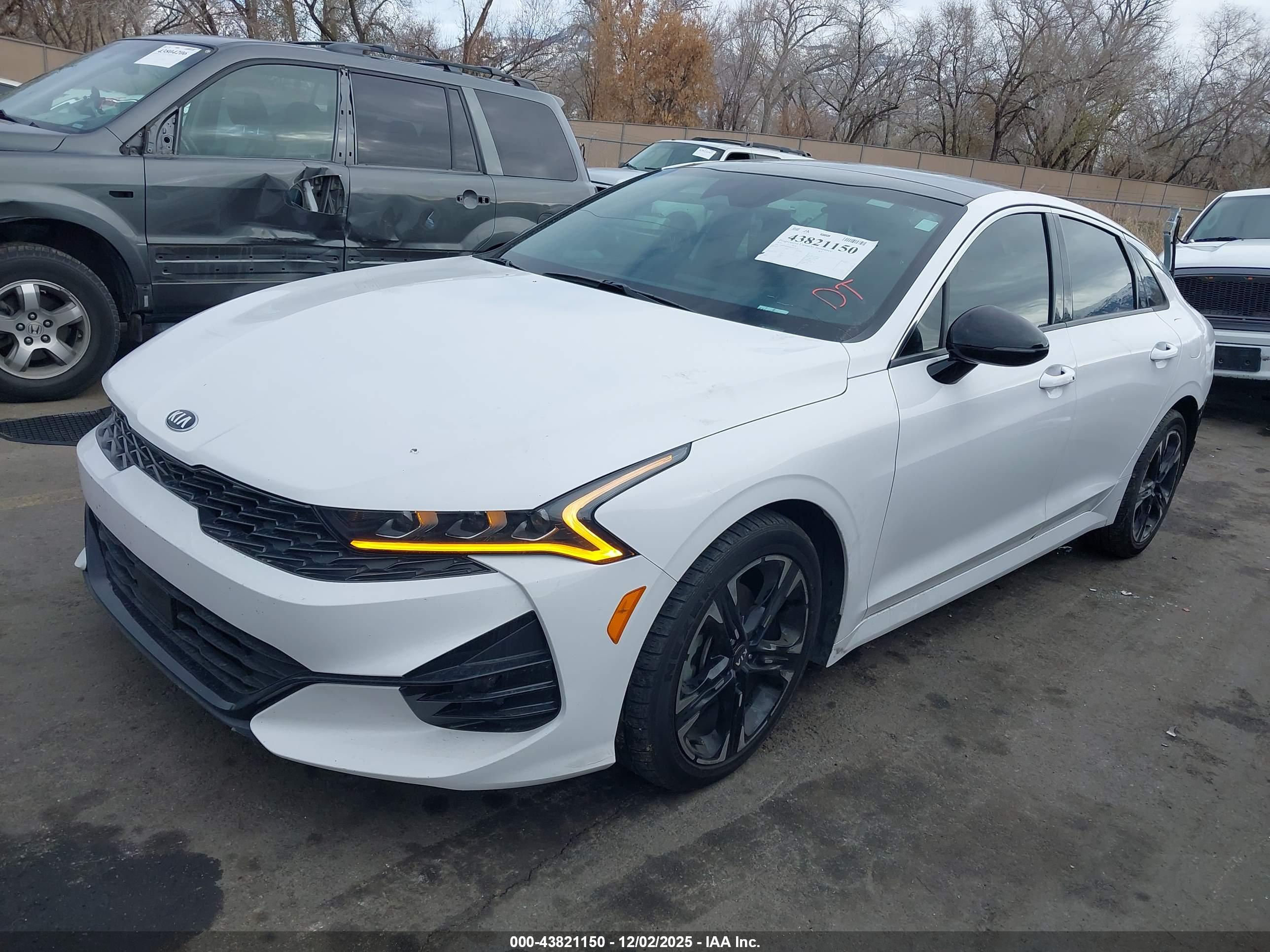KIA K5 image 2