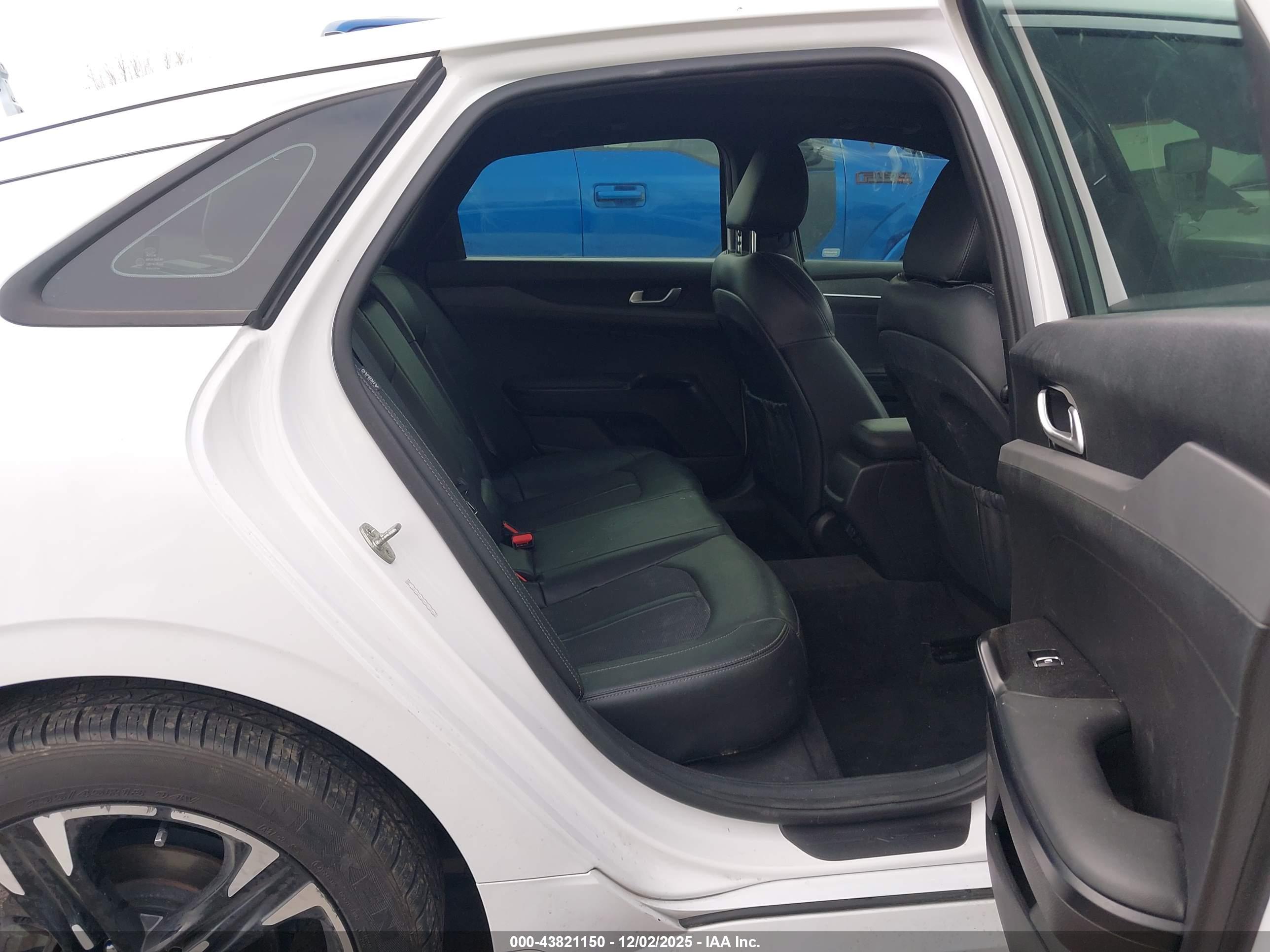 KIA K5 image 8