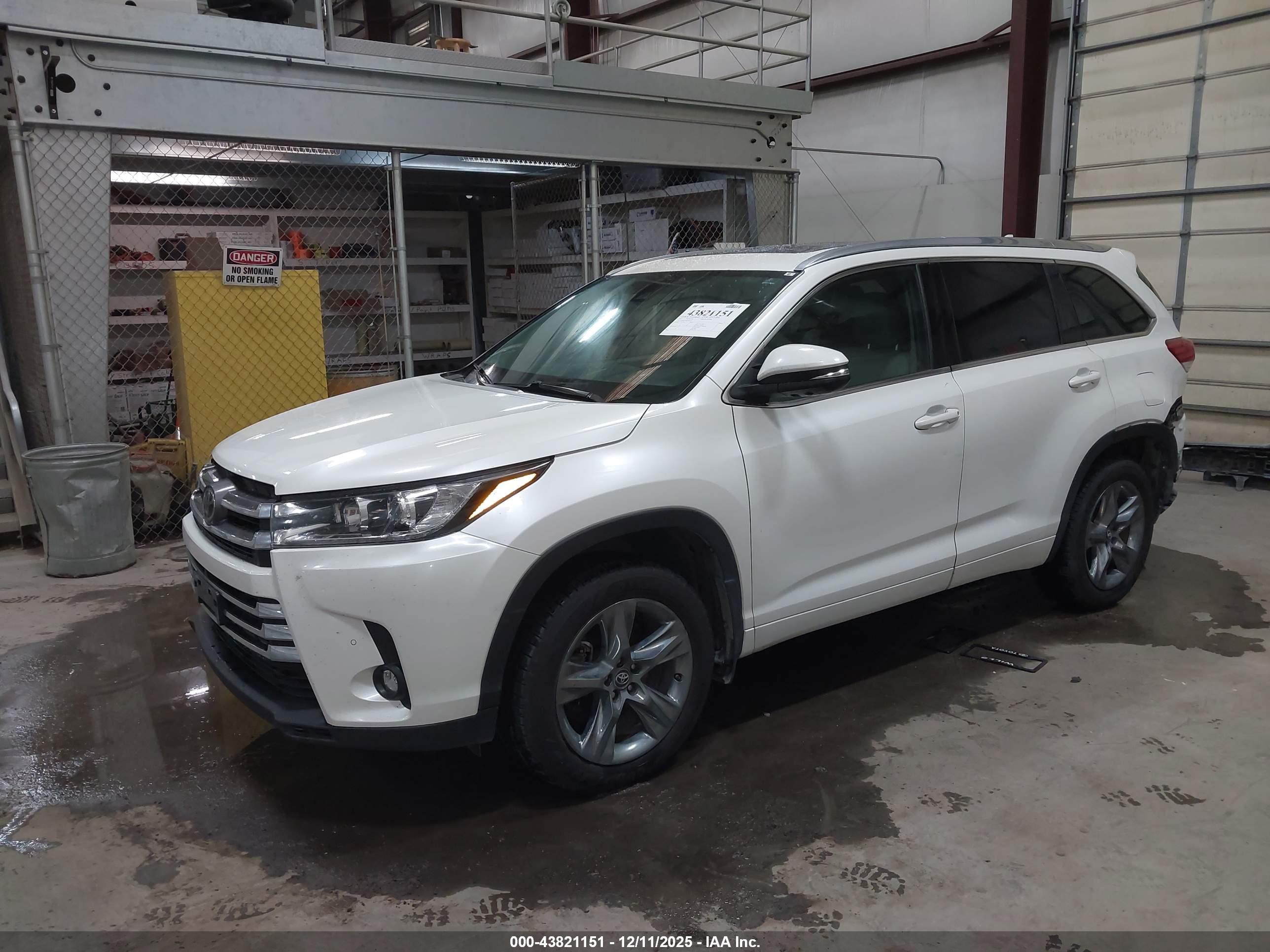 TOYOTA HIGHLANDER image 2