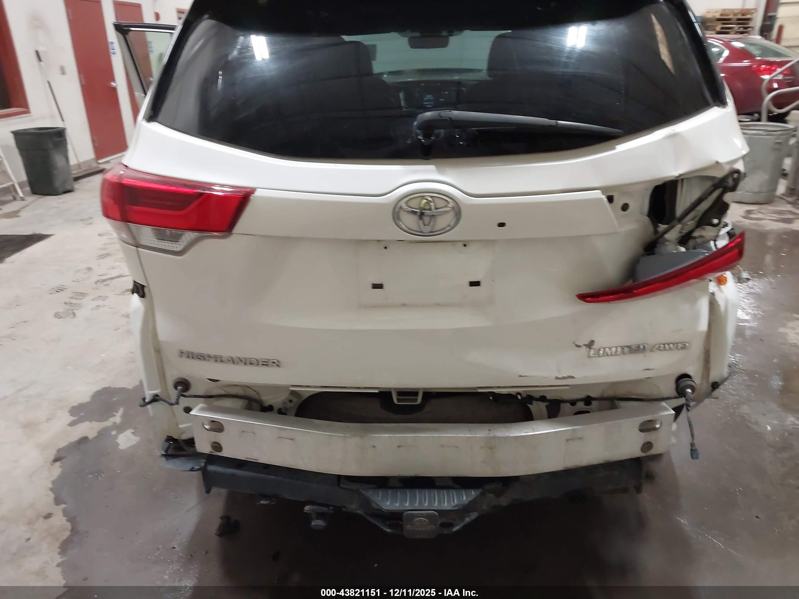 TOYOTA HIGHLANDER image 6