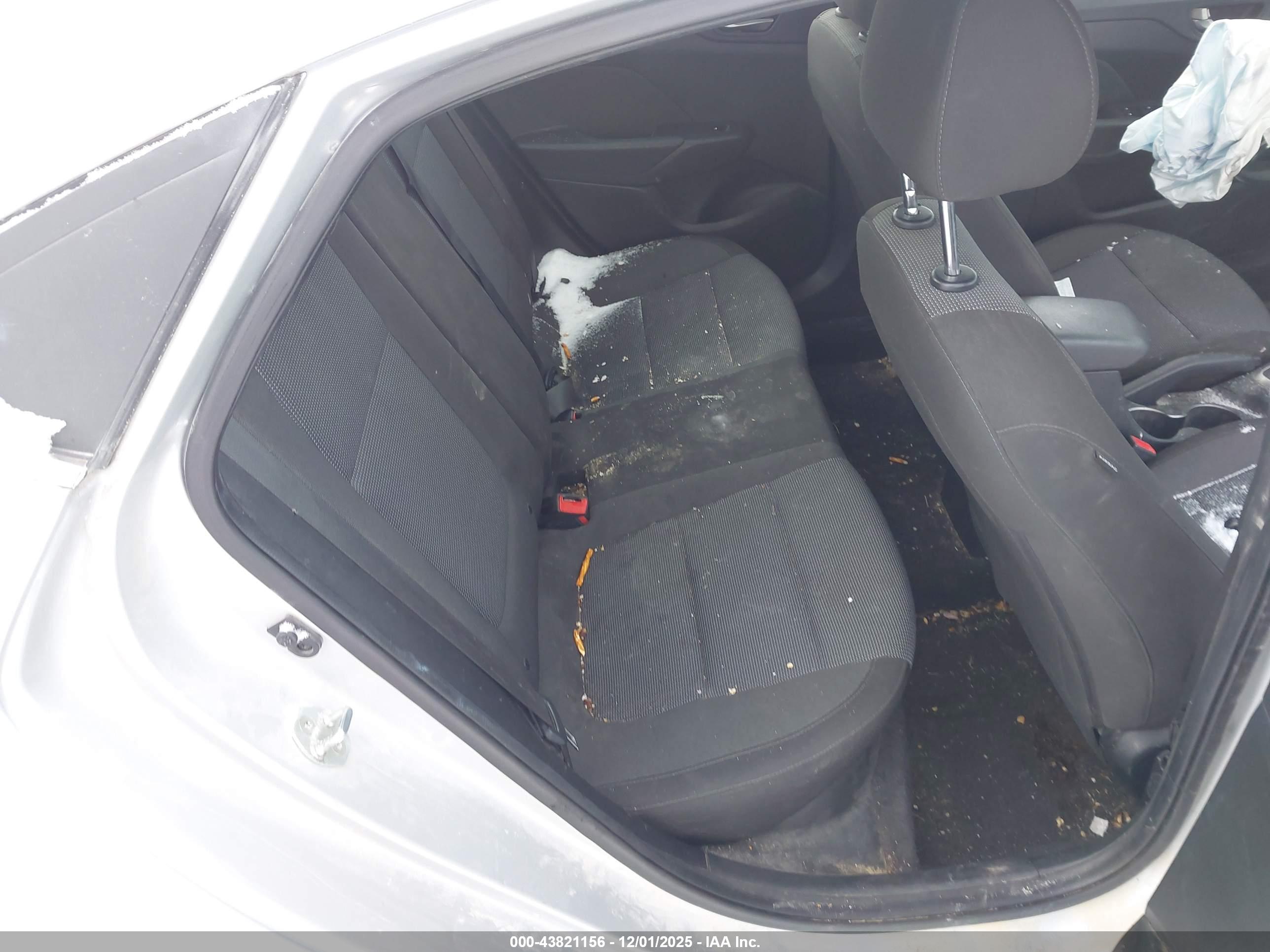 HYUNDAI ACCENT image 8