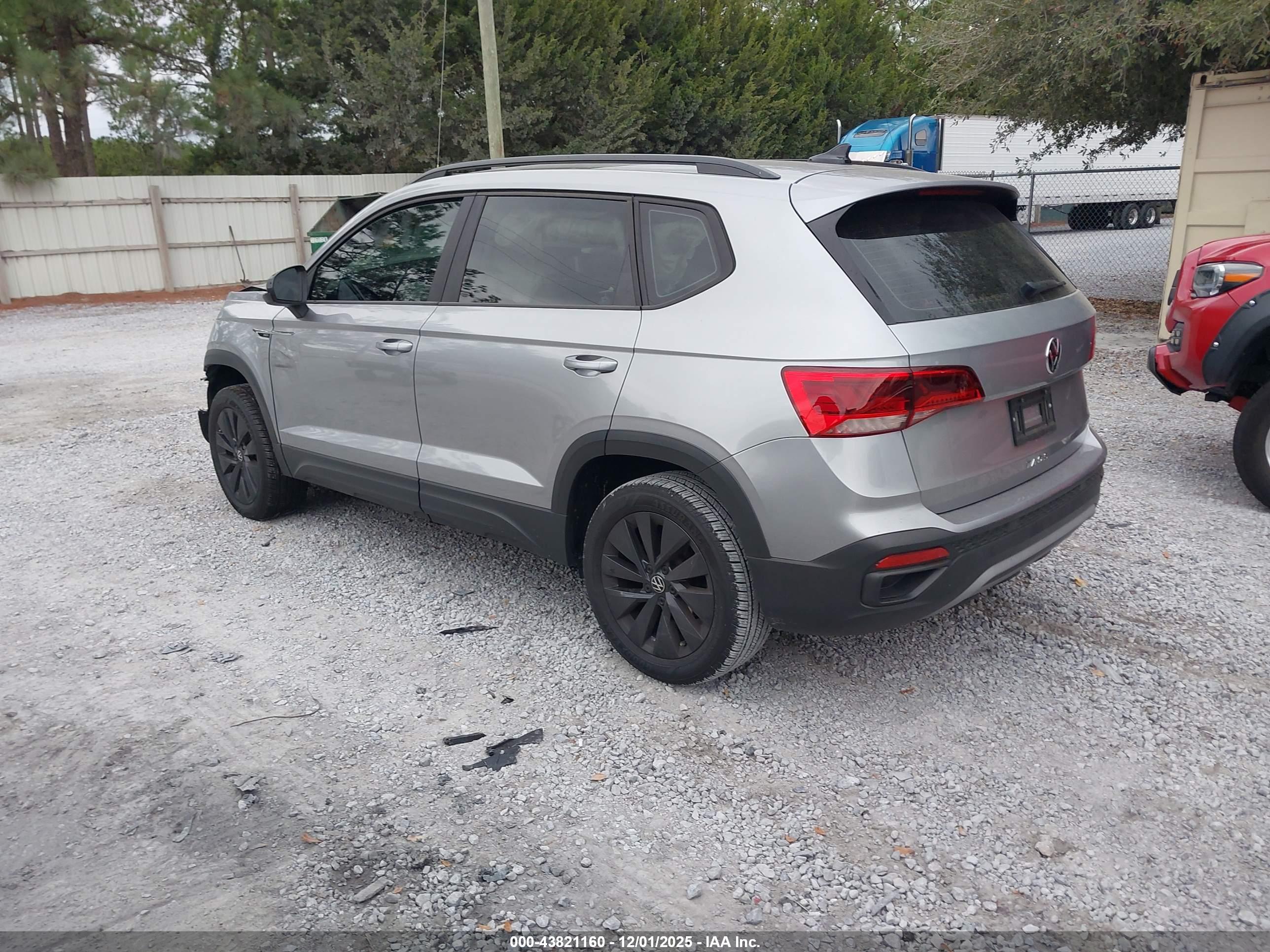 VOLKSWAGEN TAOS image 3