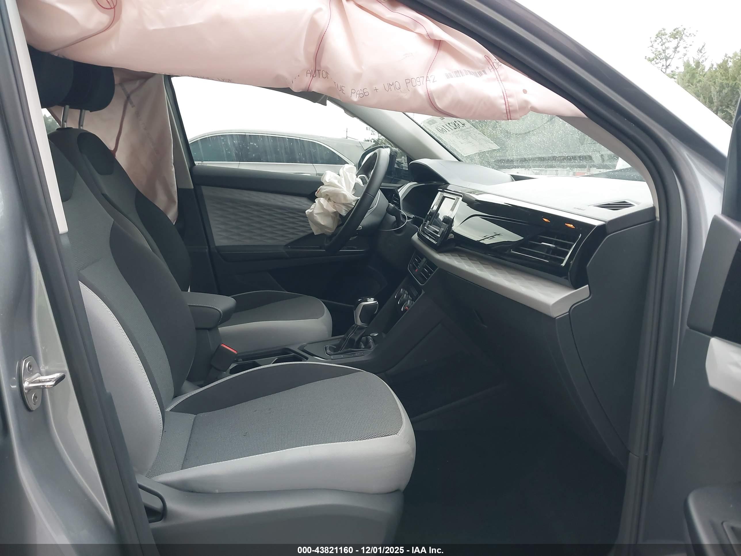 VOLKSWAGEN TAOS image 5