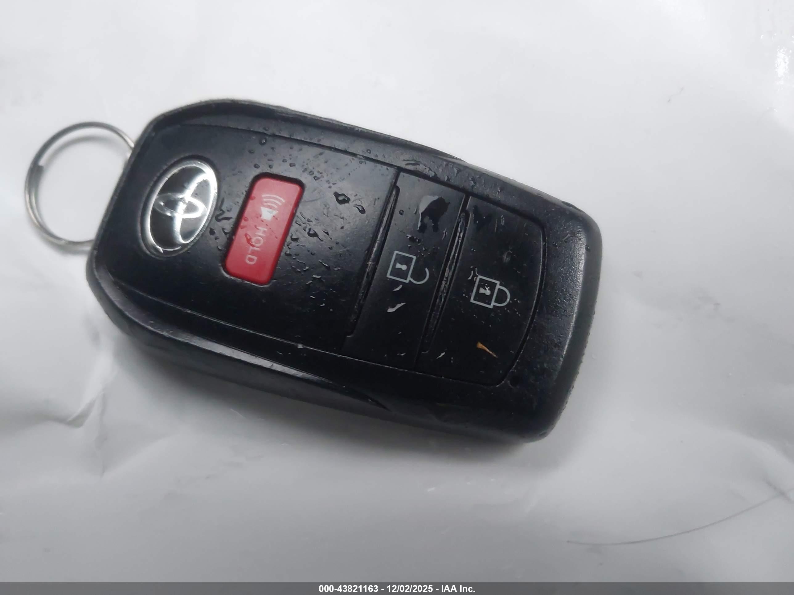 TOYOTA COROLLA image 11