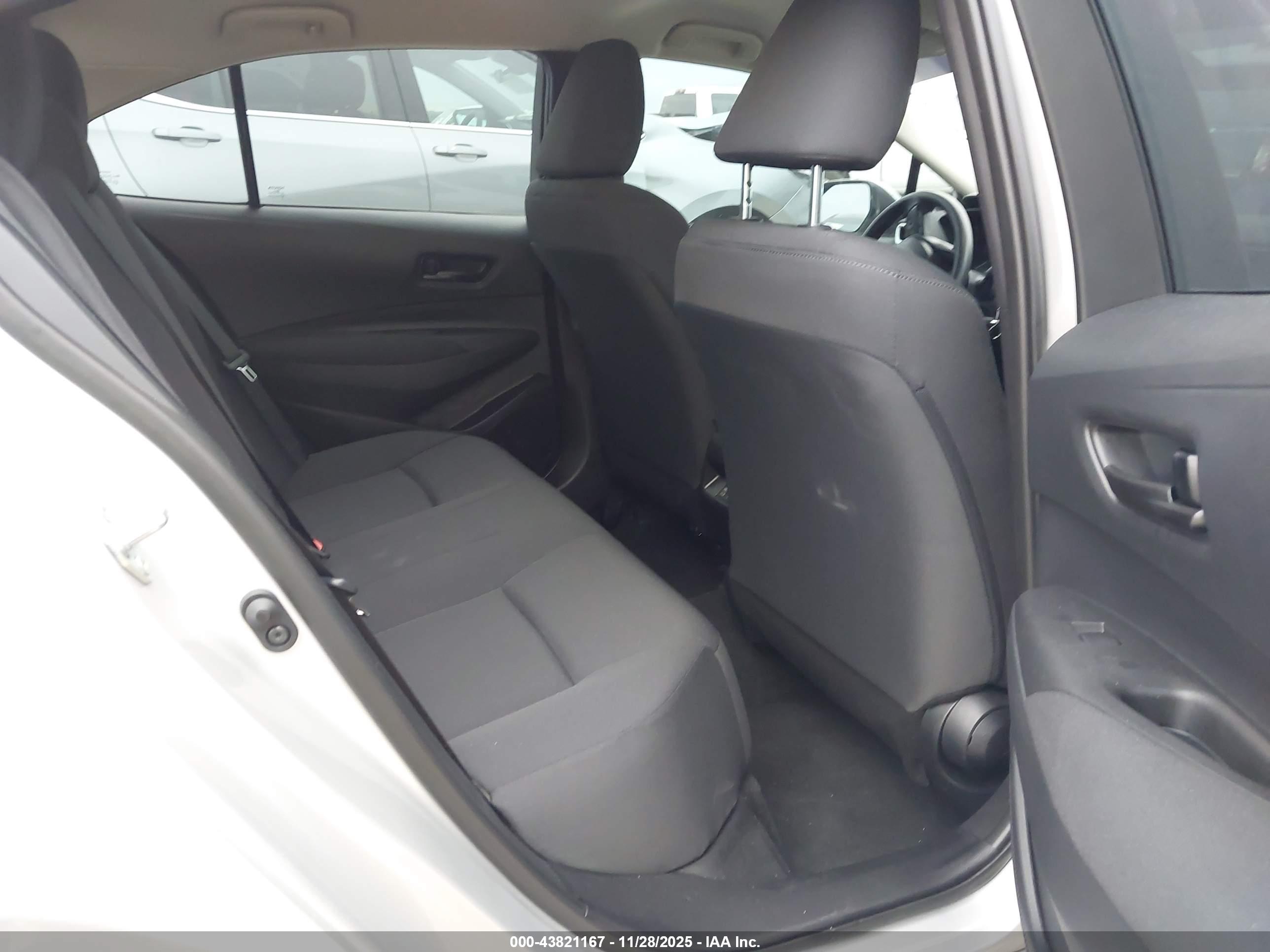 TOYOTA COROLLA image 8