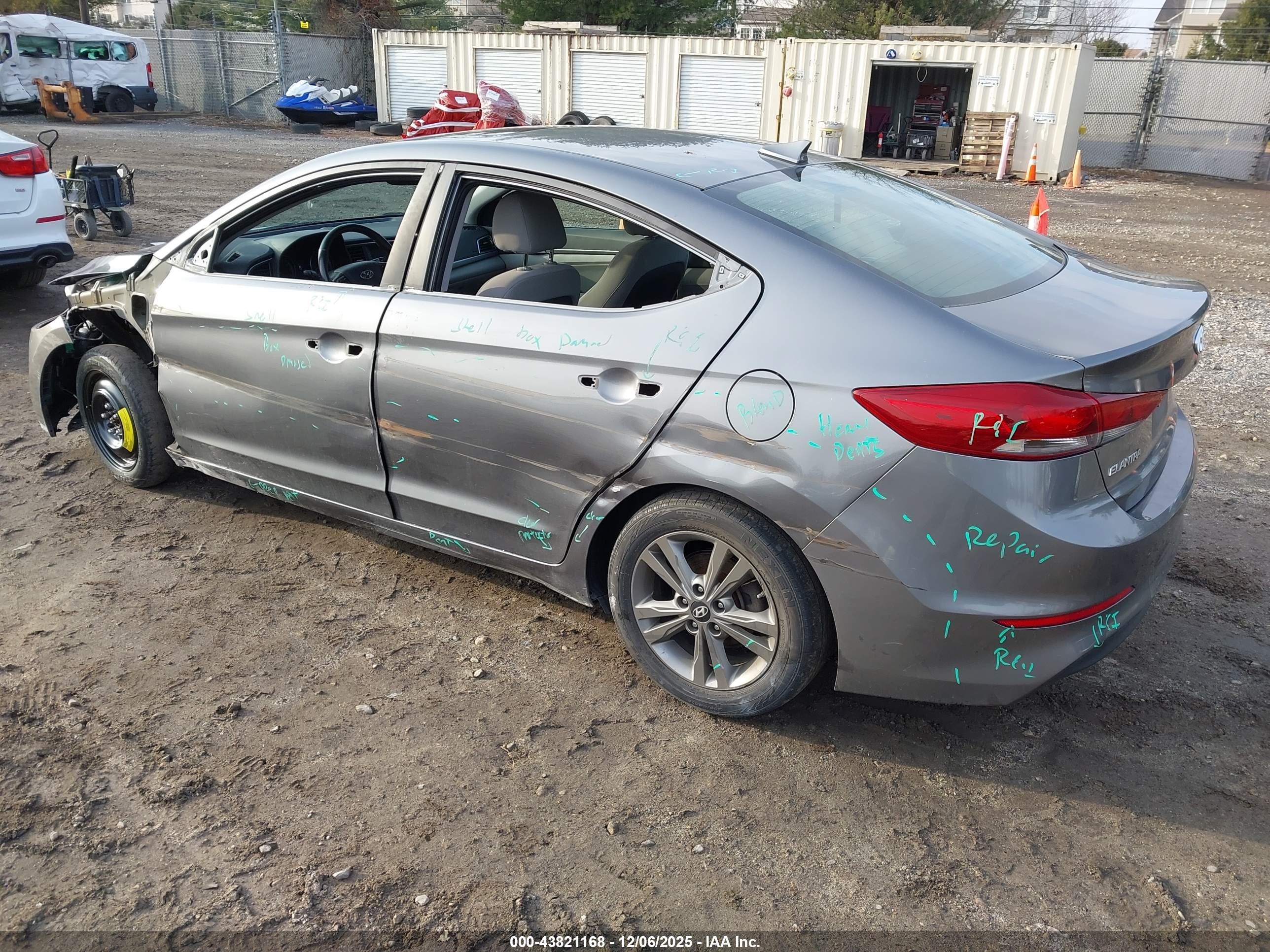 HYUNDAI ELANTRA image 3
