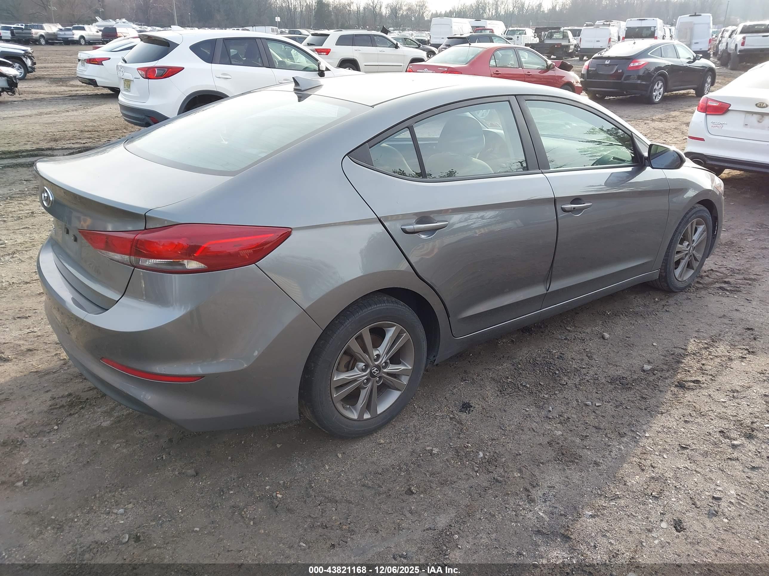HYUNDAI ELANTRA image 4