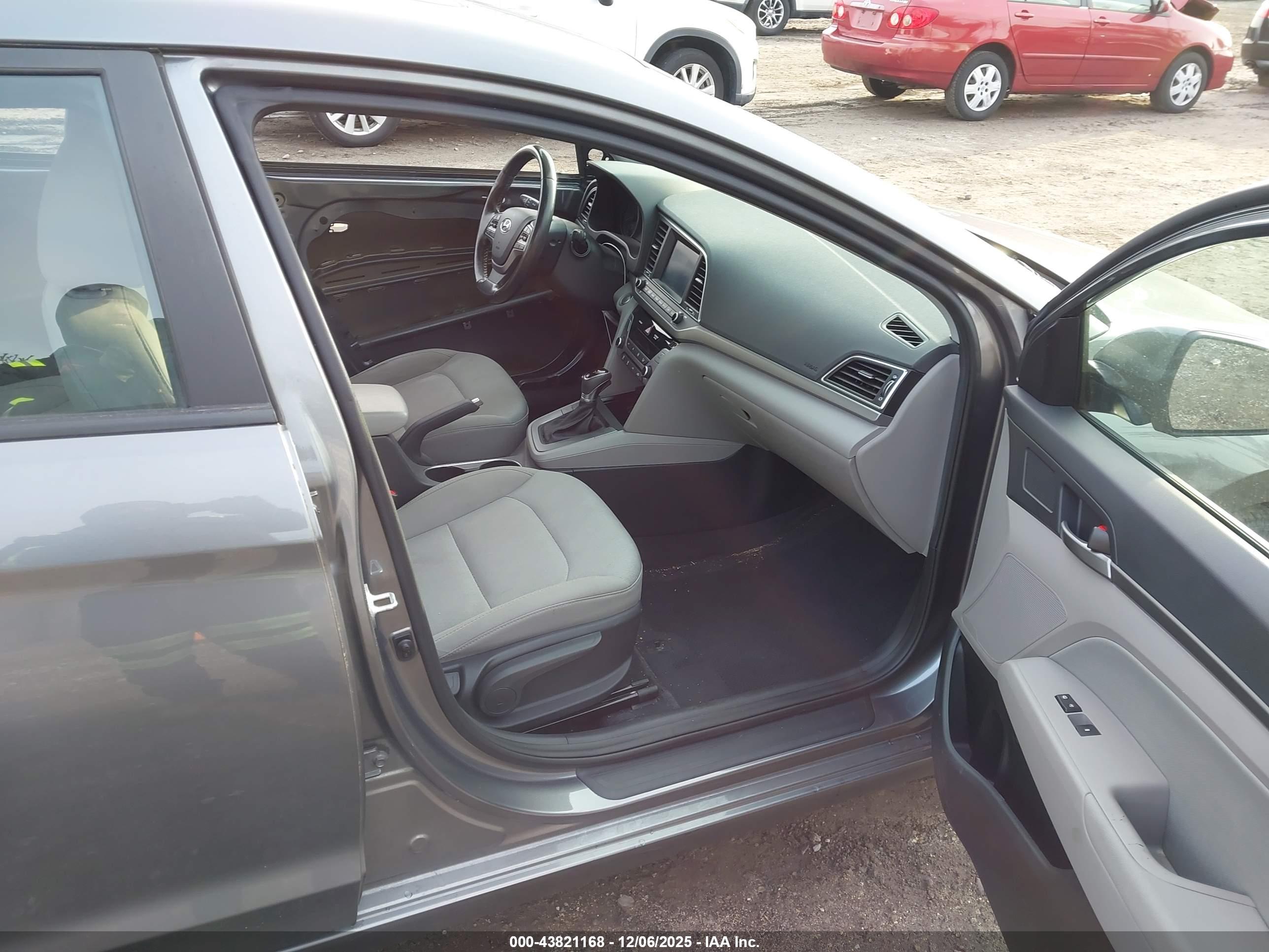 HYUNDAI ELANTRA image 5
