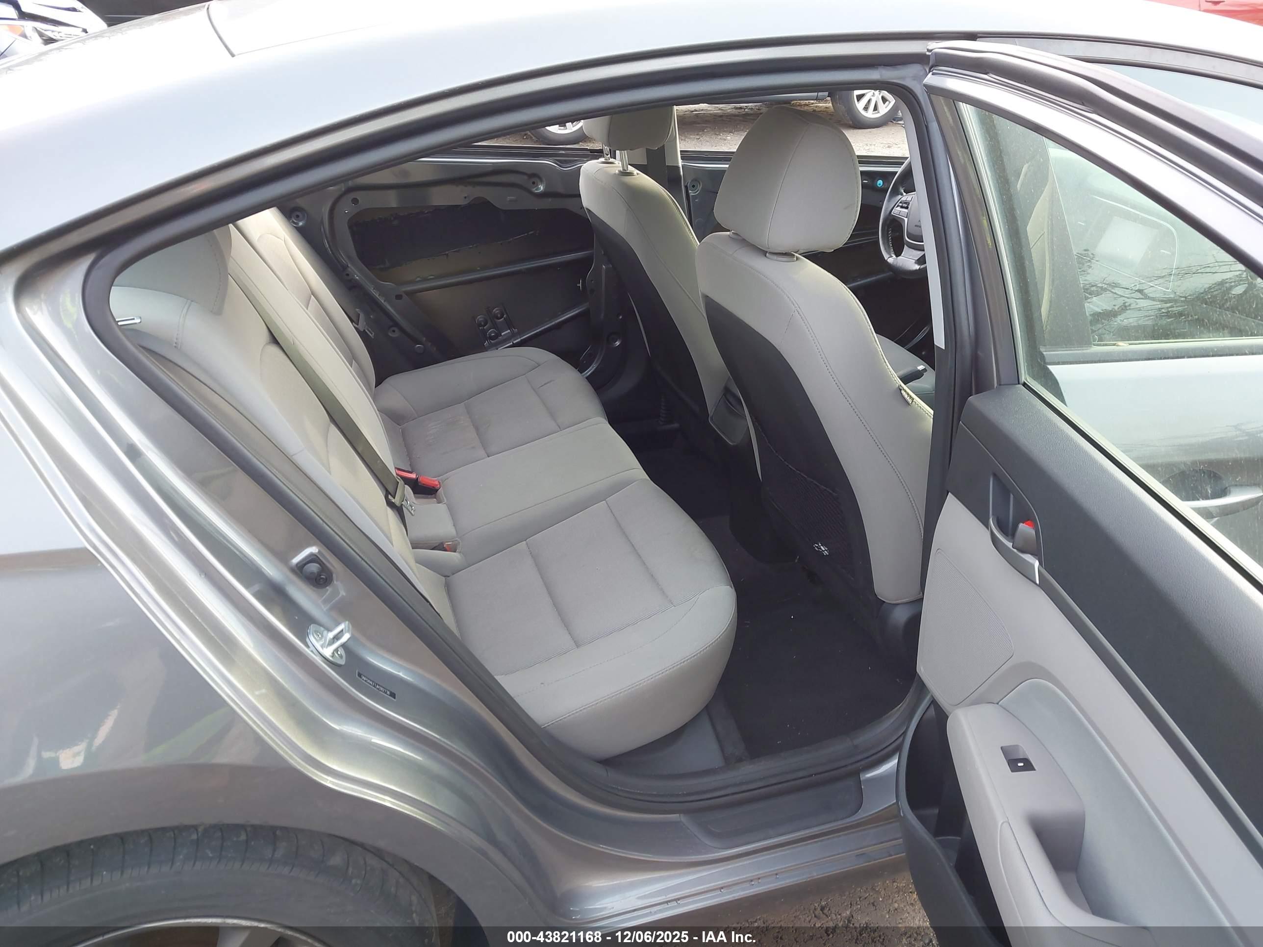 HYUNDAI ELANTRA image 8