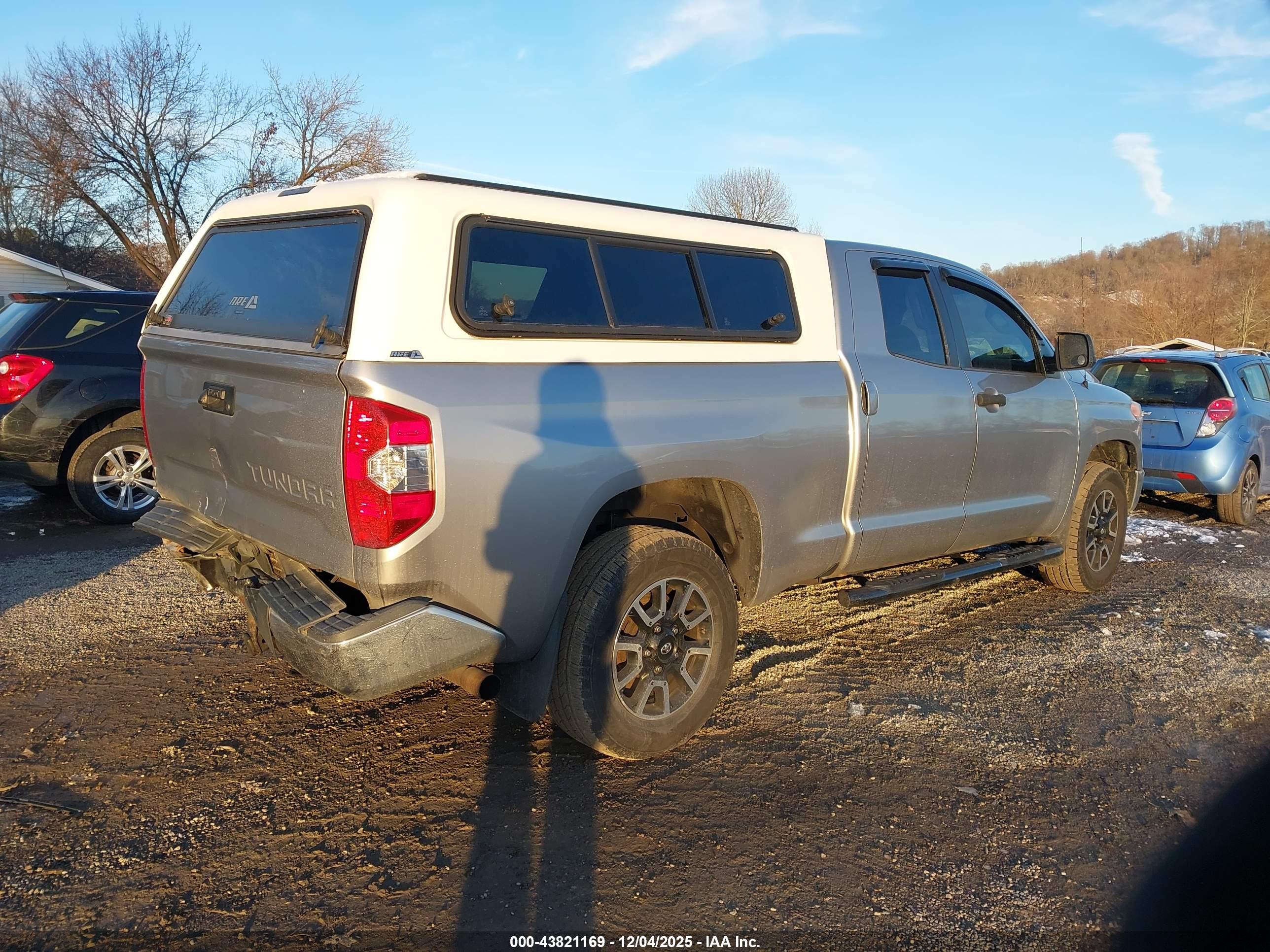 TOYOTA TUNDRA image 4