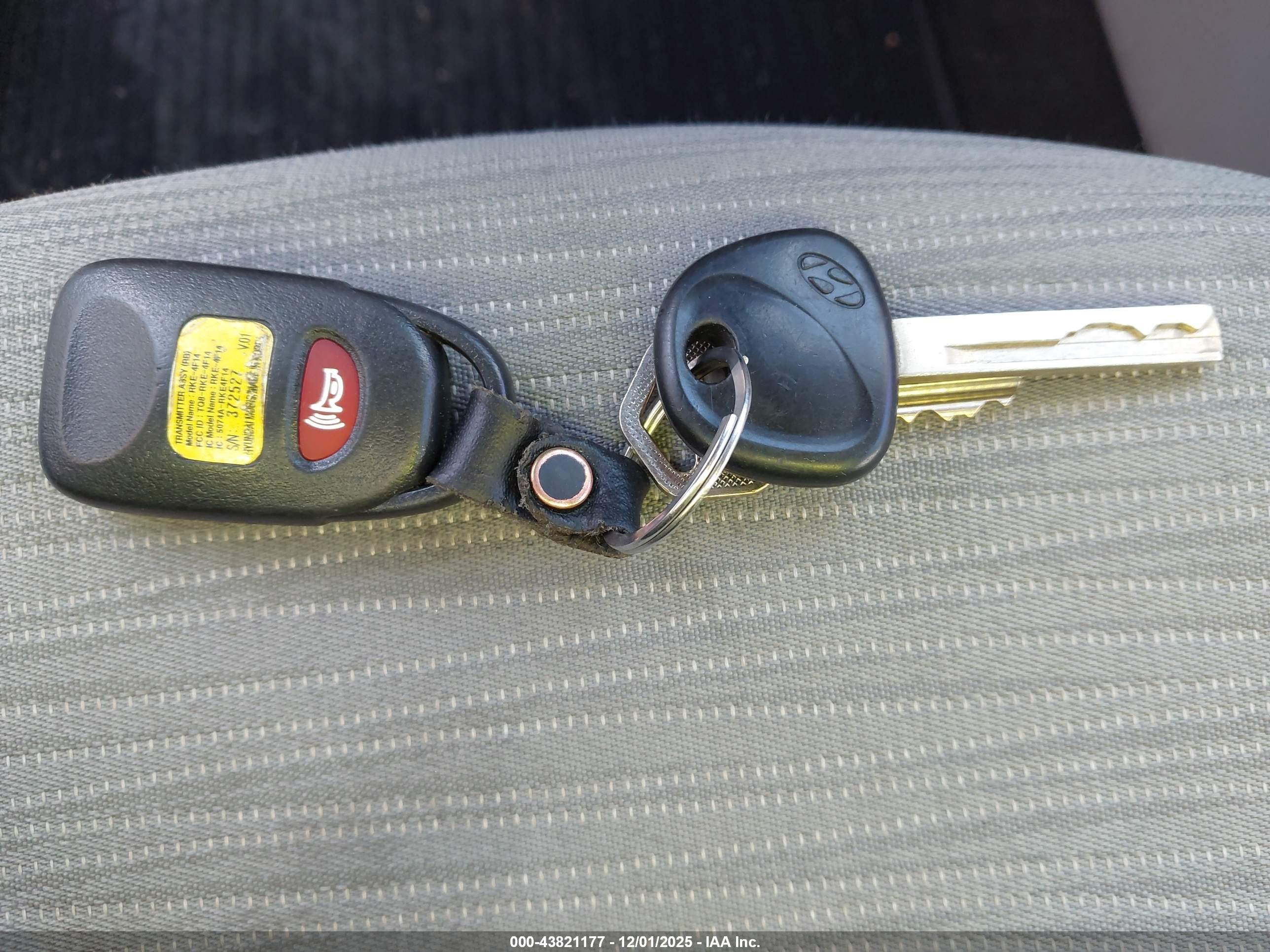 HYUNDAI ACCENT image 11