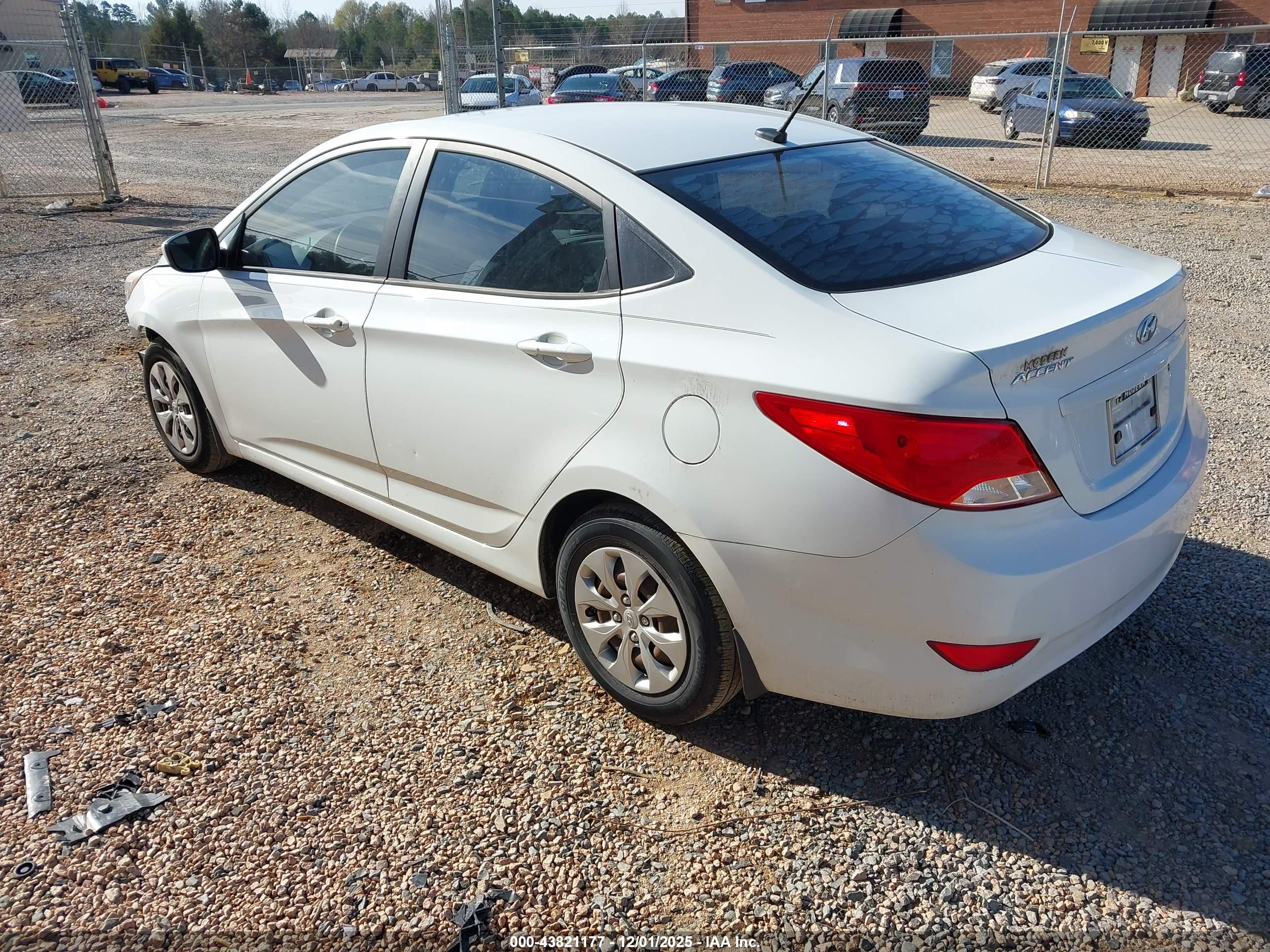 HYUNDAI ACCENT image 3