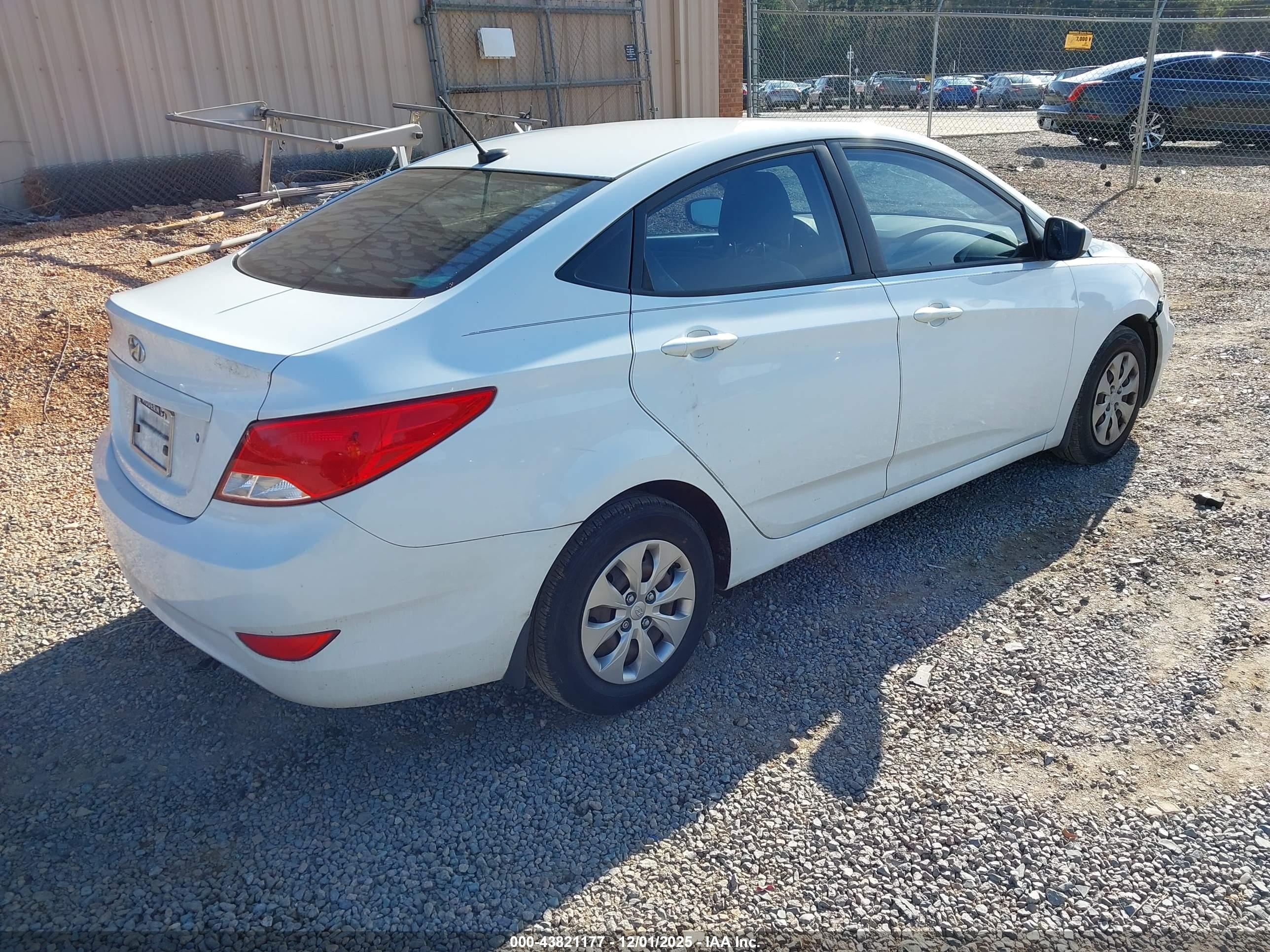 HYUNDAI ACCENT image 4