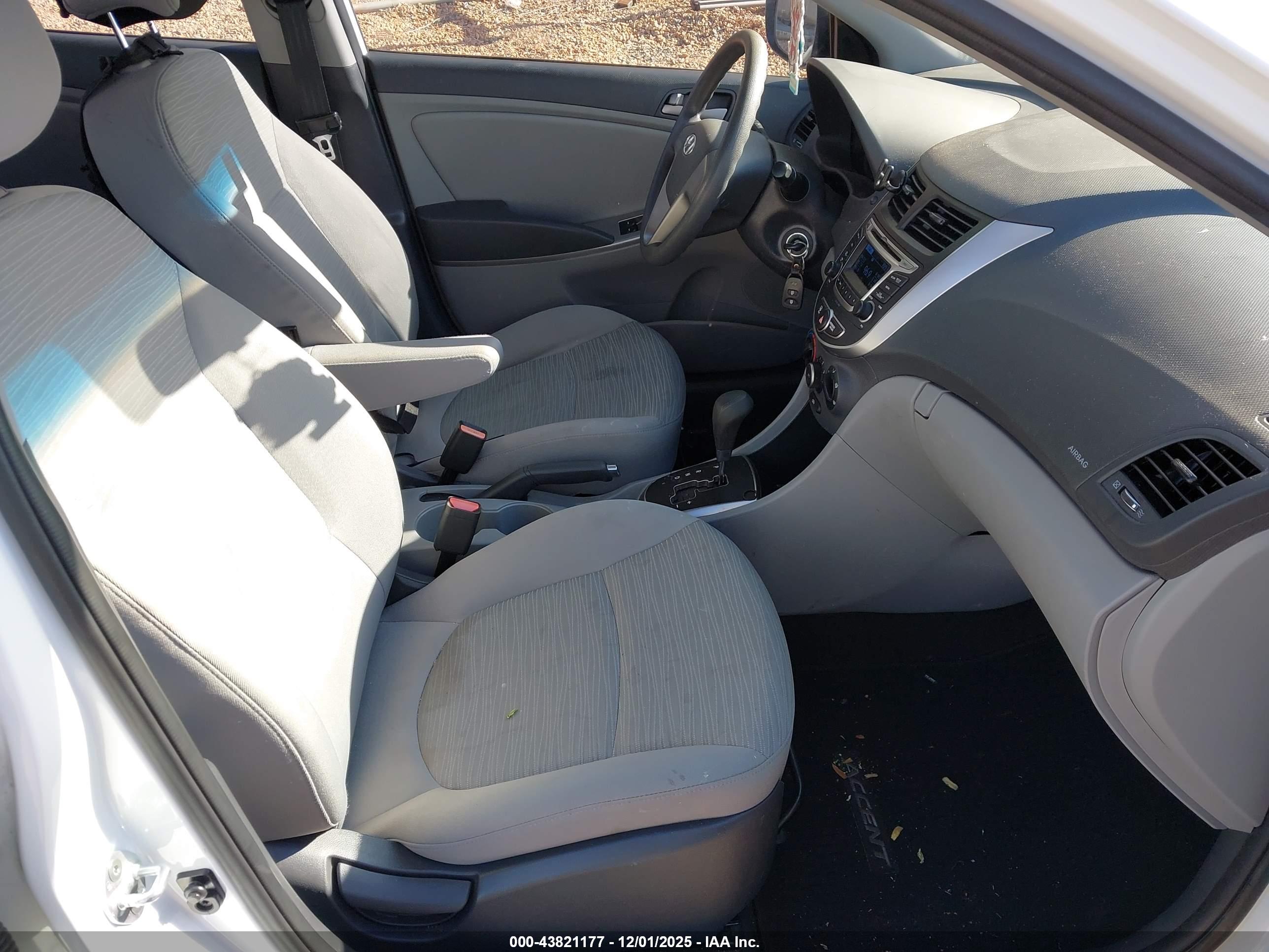 HYUNDAI ACCENT image 5