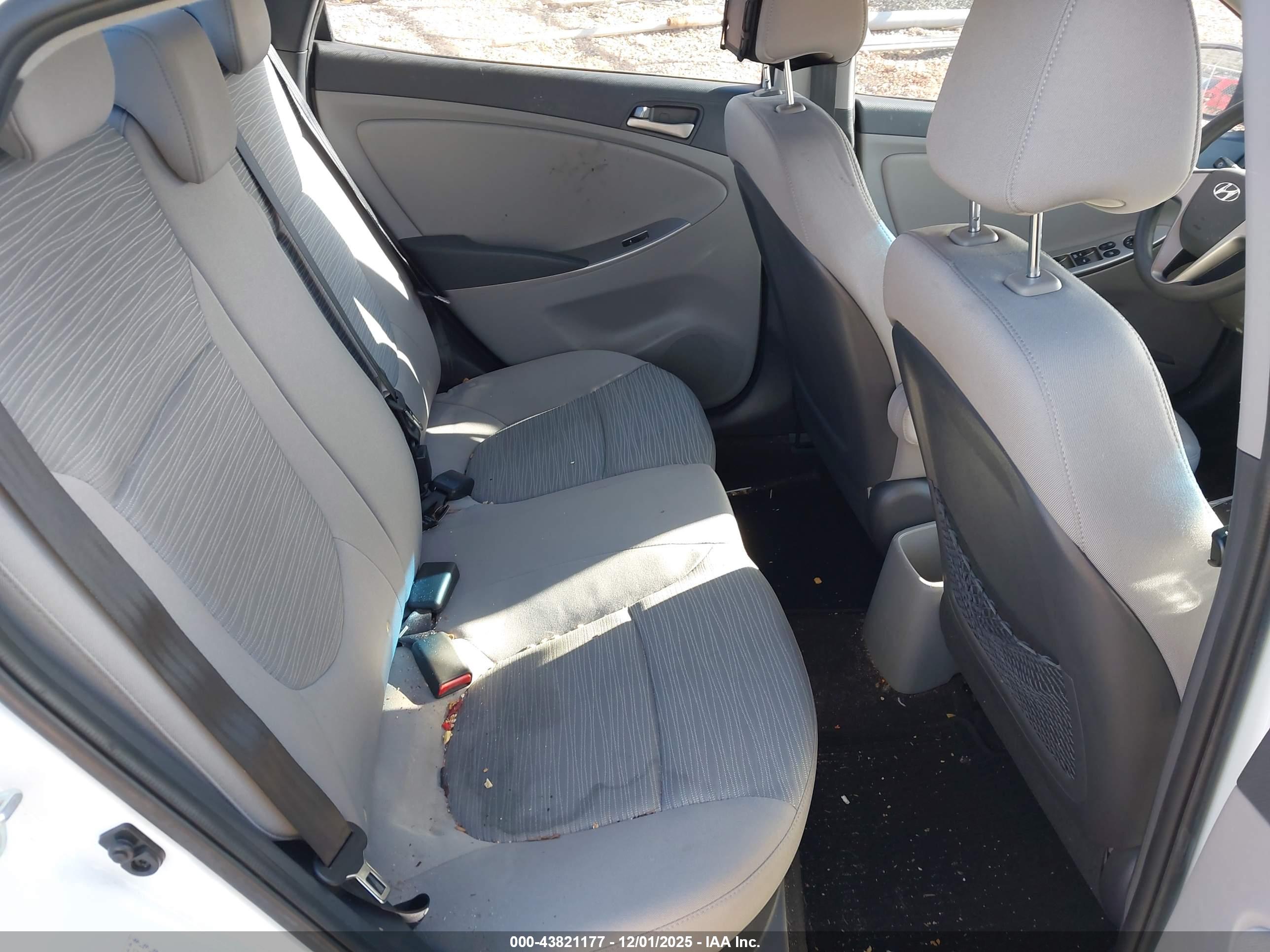 HYUNDAI ACCENT image 8
