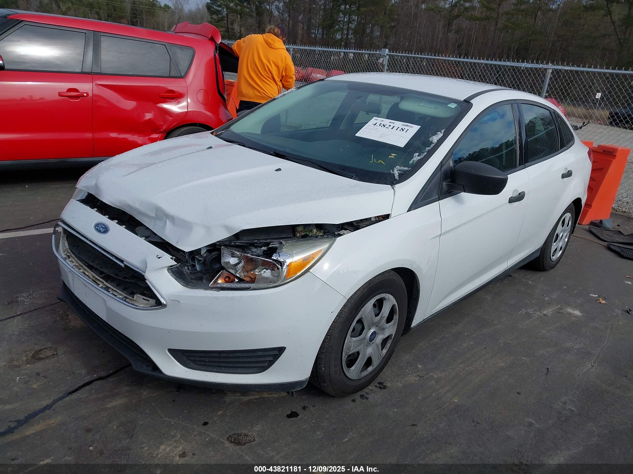 FORD FOCUS image 2