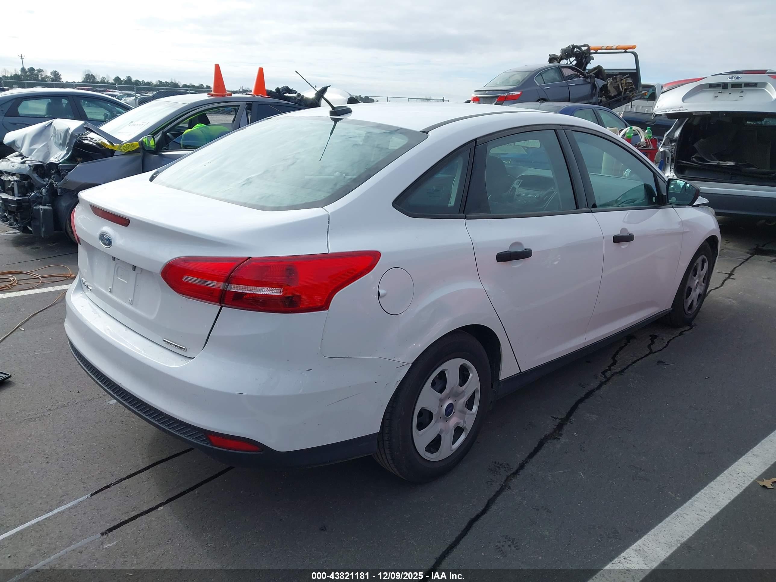 FORD FOCUS image 4