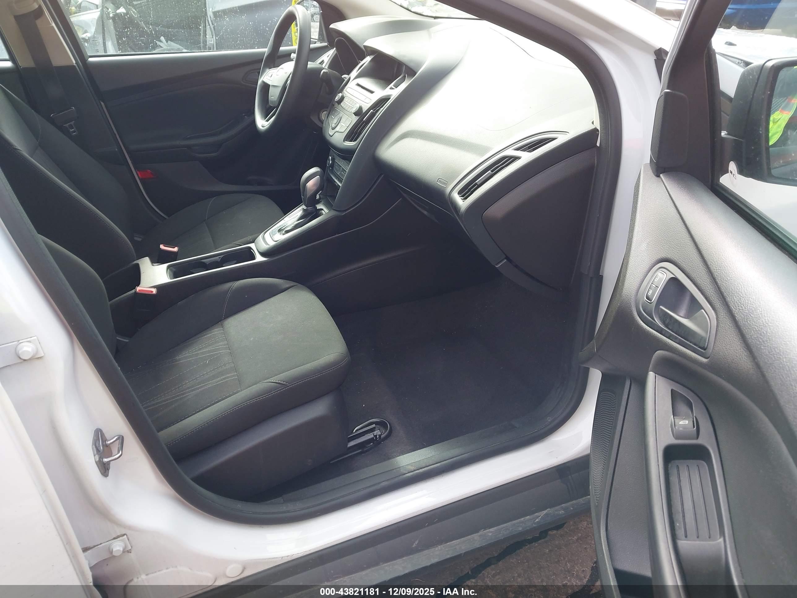 FORD FOCUS image 5