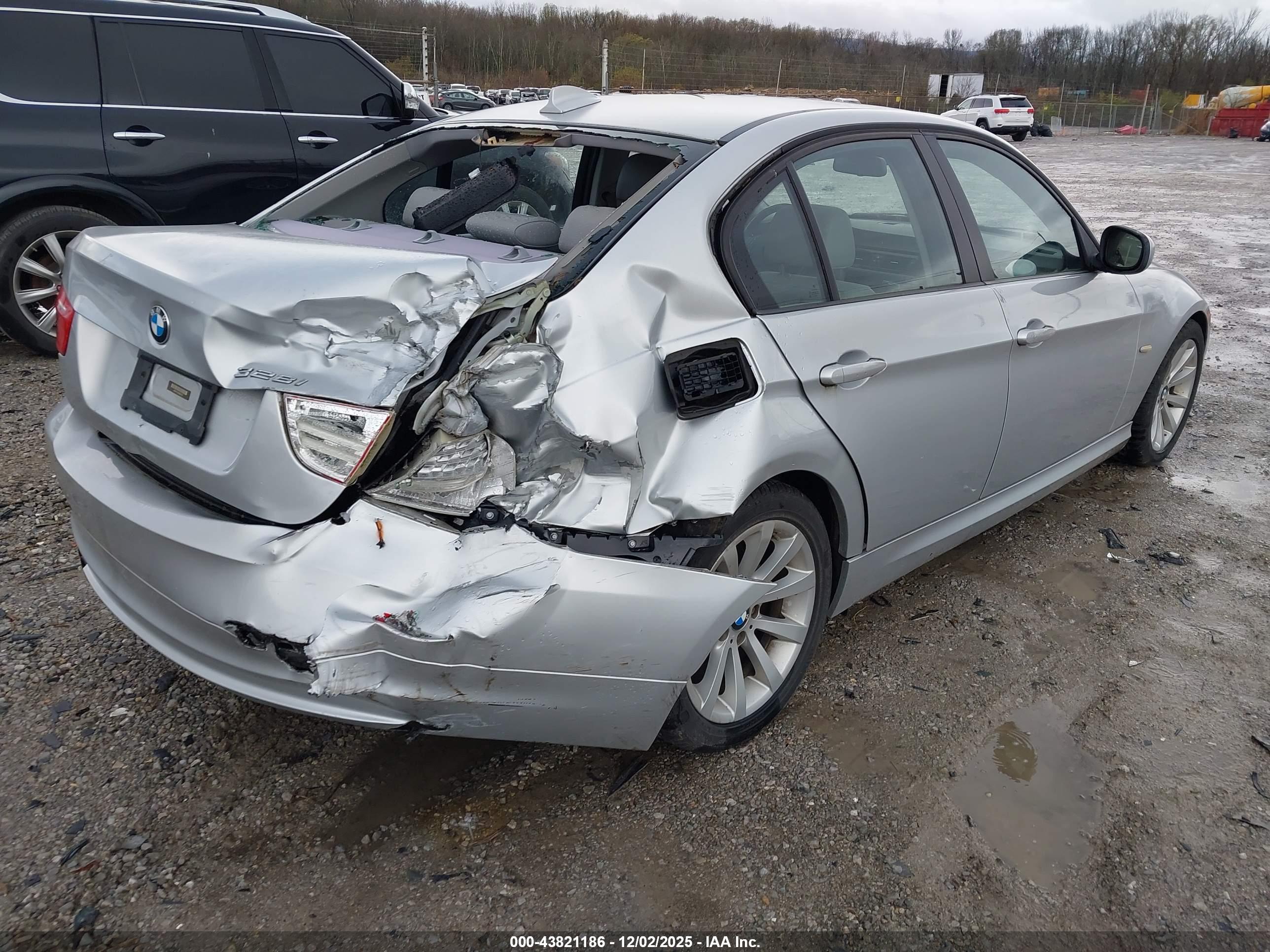 BMW 328I image 4