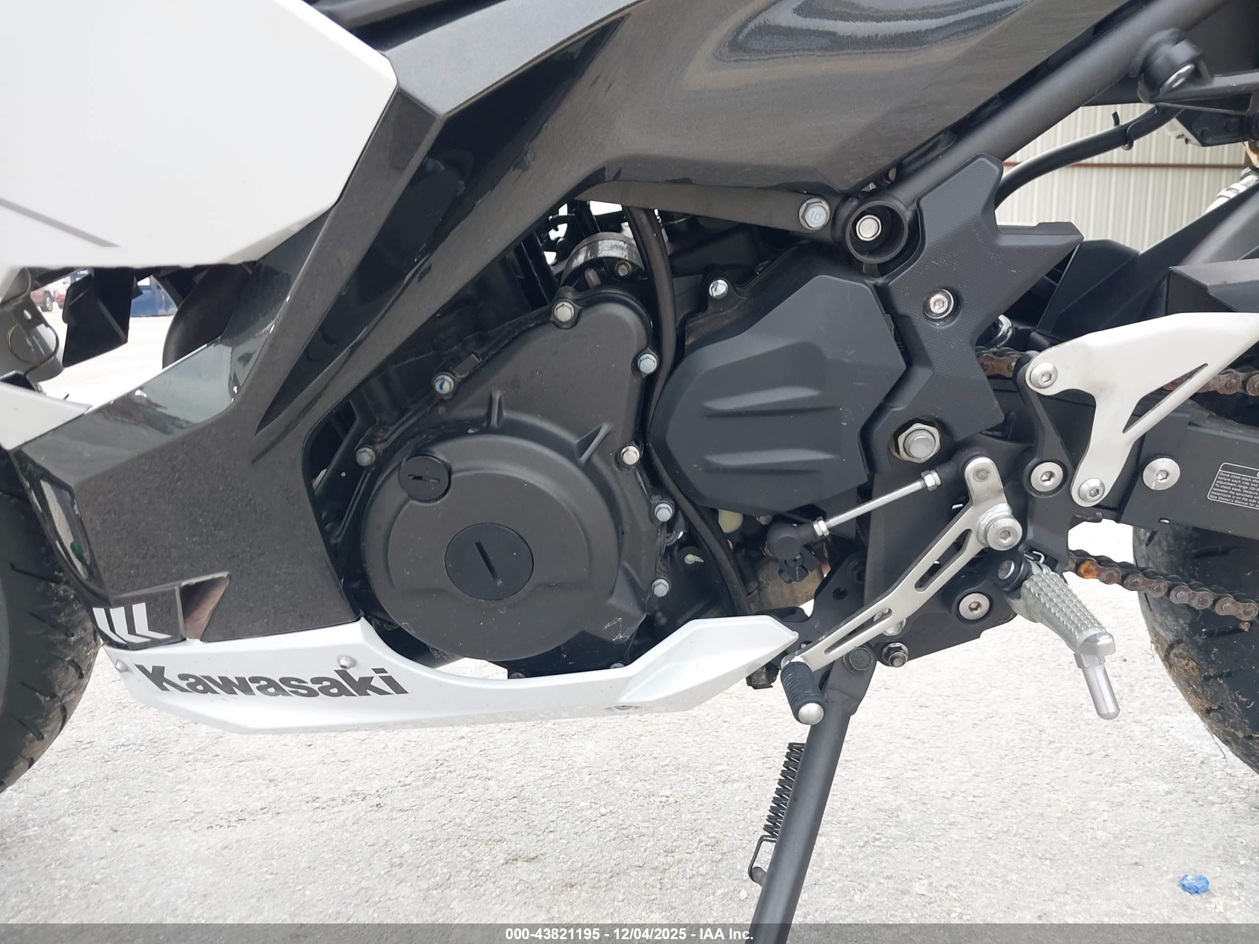 KAWASAKI EX400 image 9