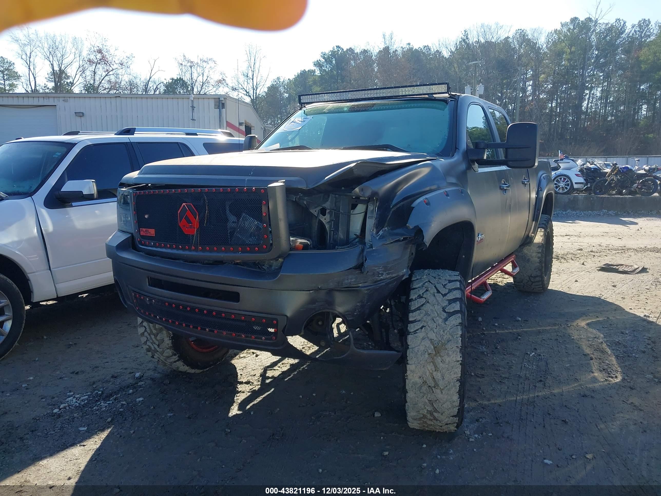 GMC SIERRA image 2