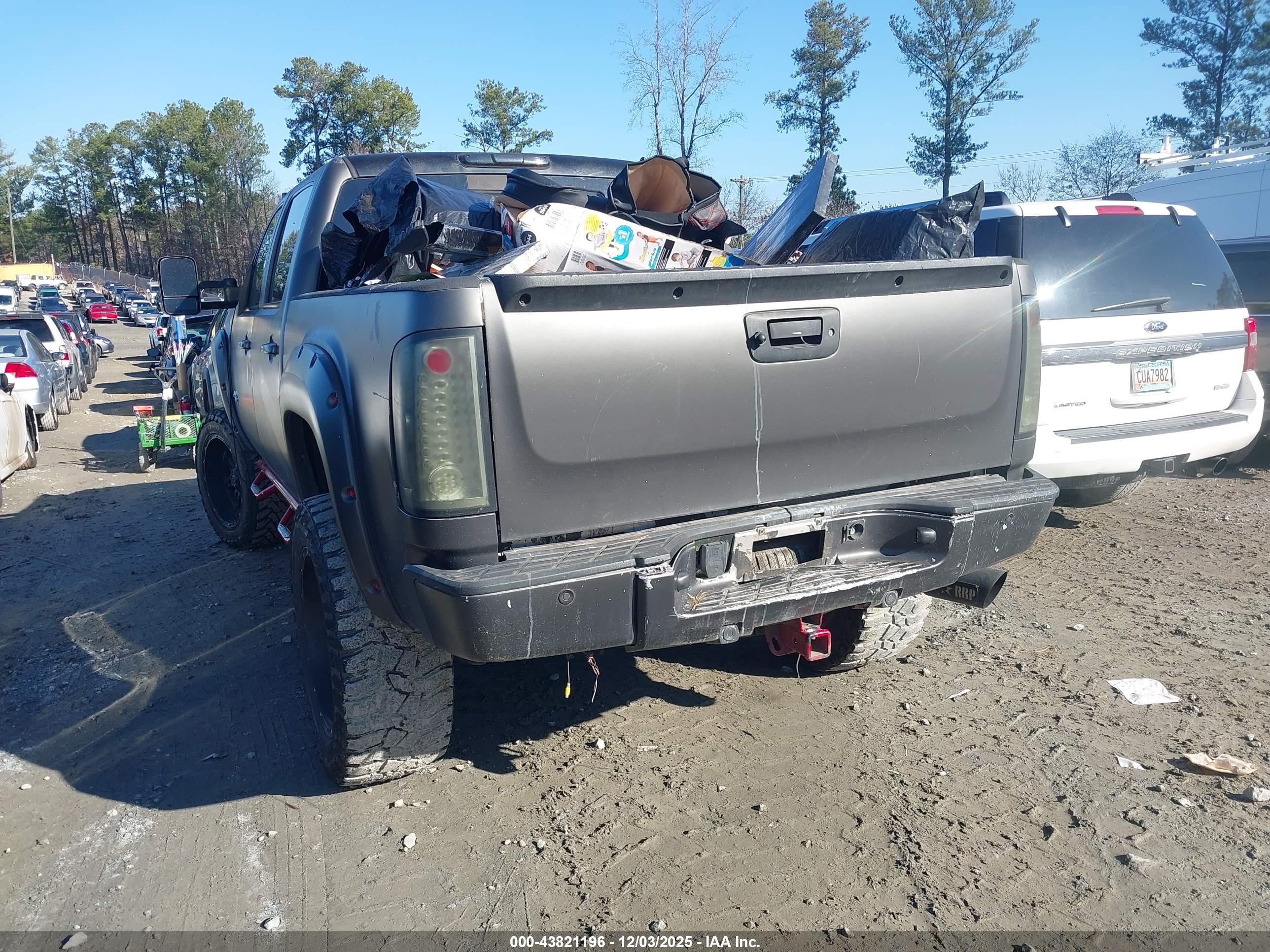 GMC SIERRA image 3