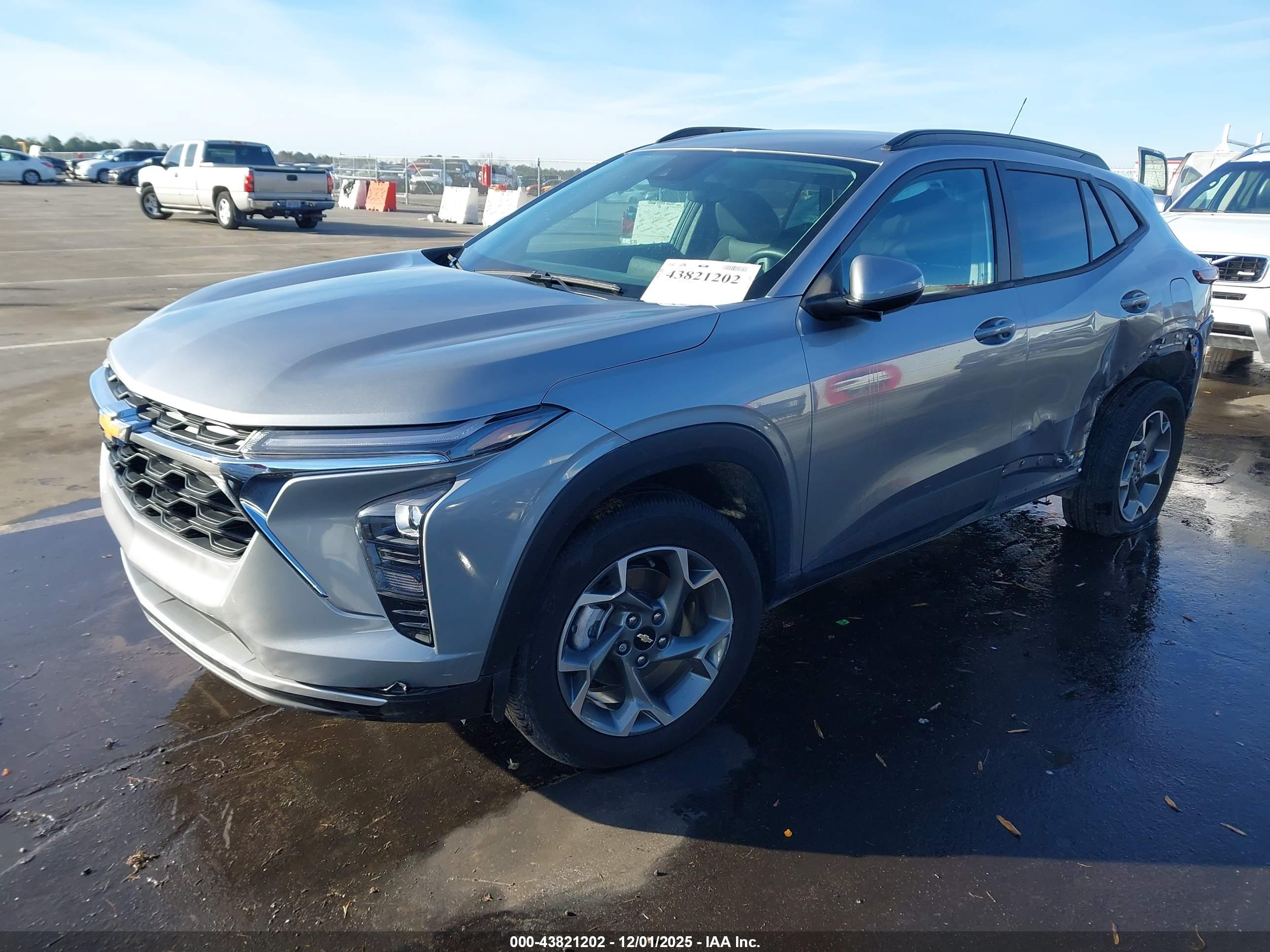 CHEVROLET TRAX image 2