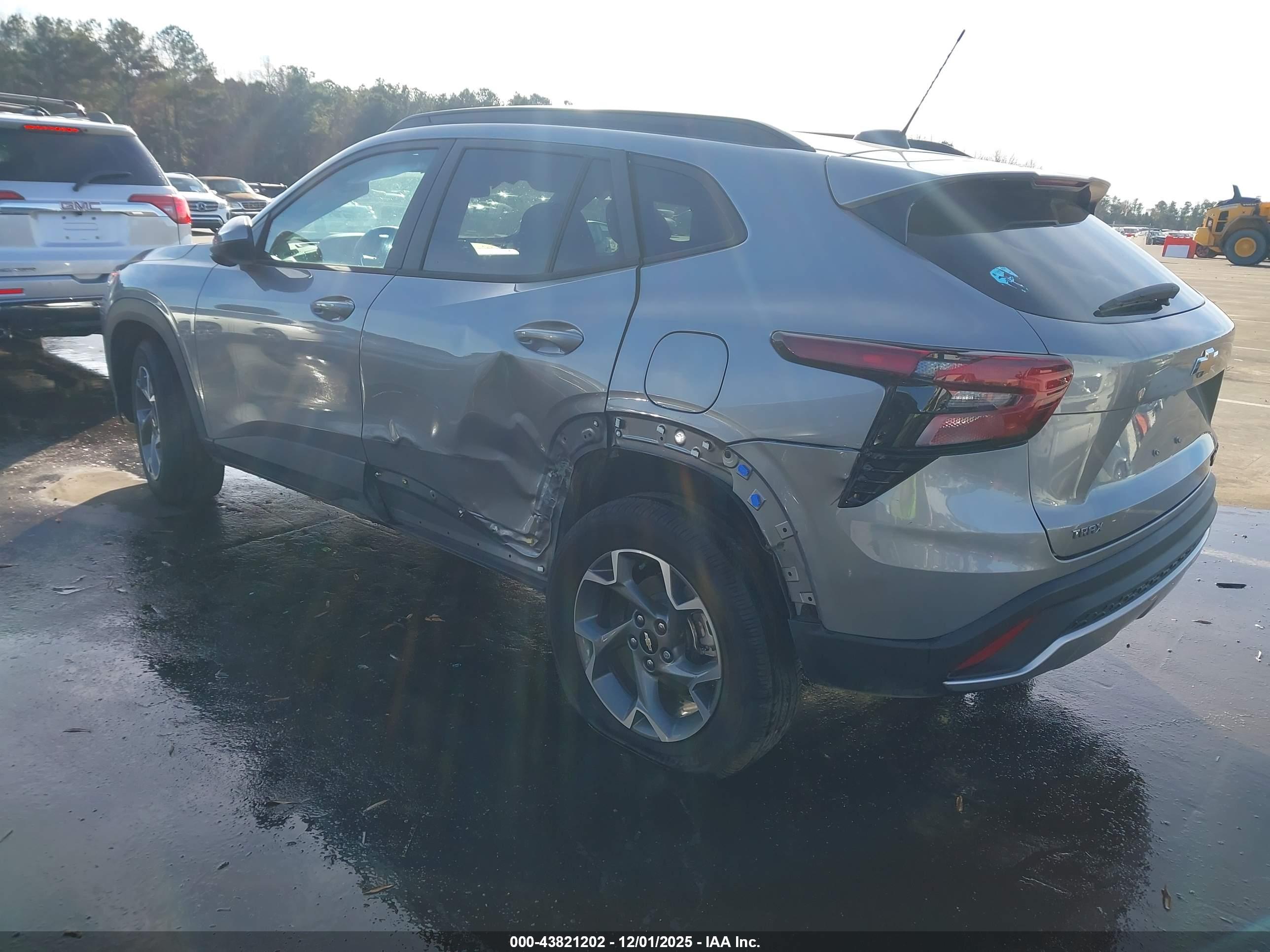 CHEVROLET TRAX image 3