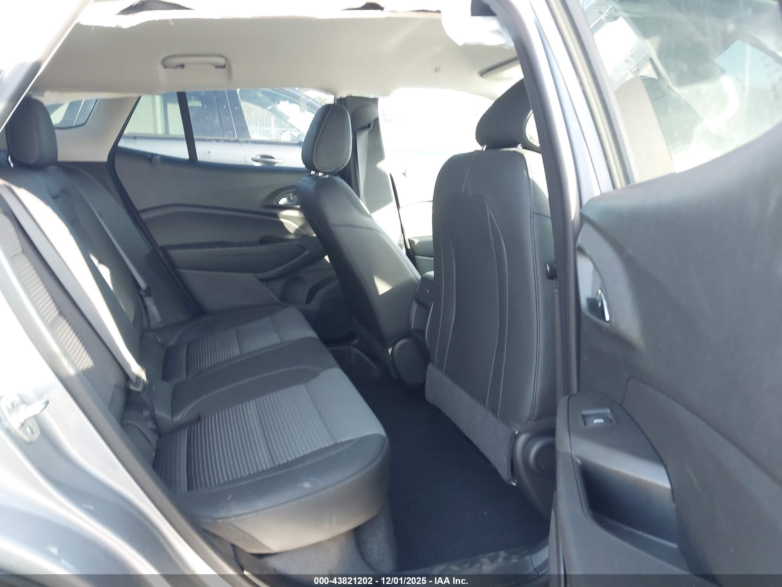 CHEVROLET TRAX image 8