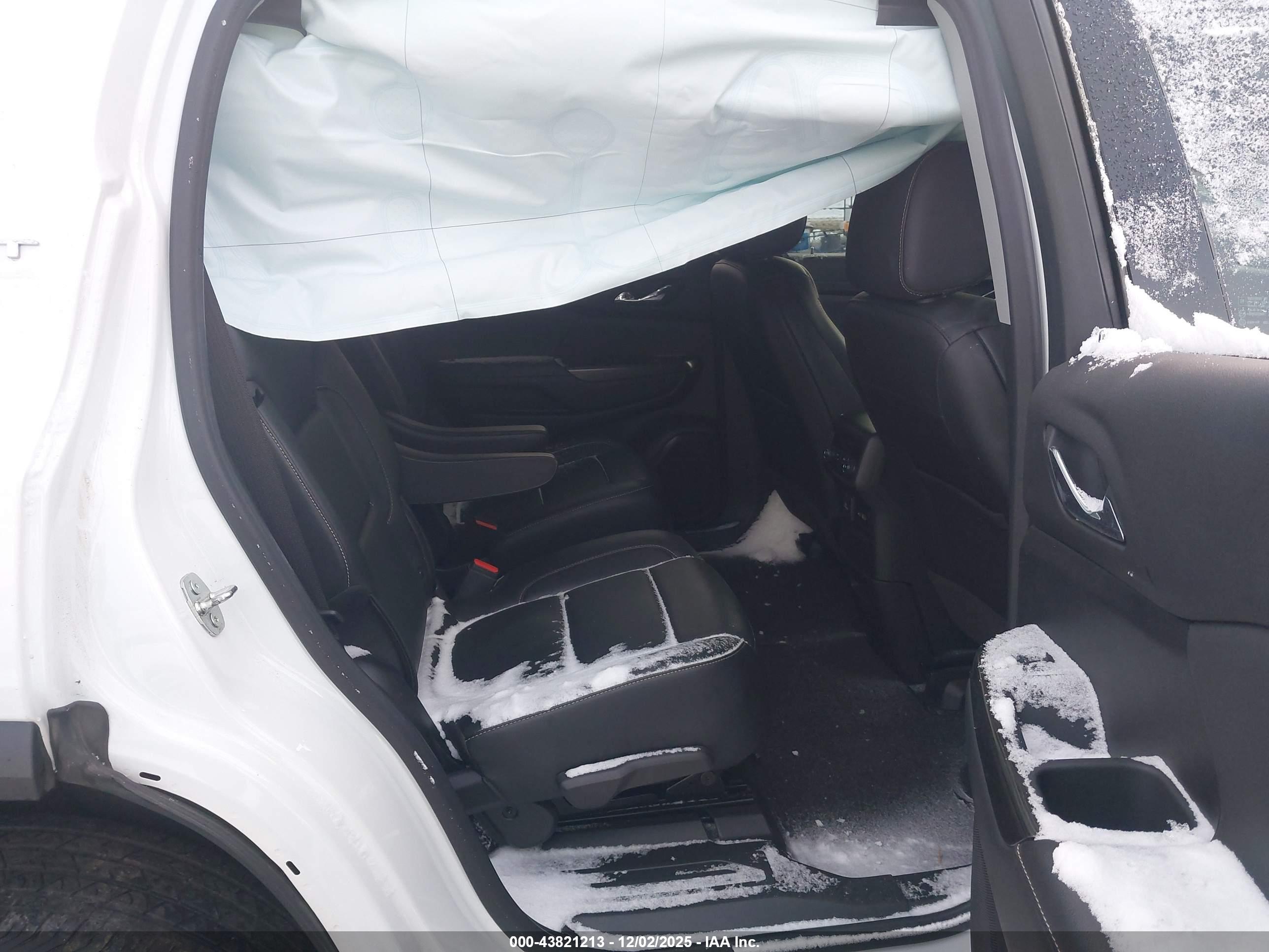 GMC ACADIA image 8