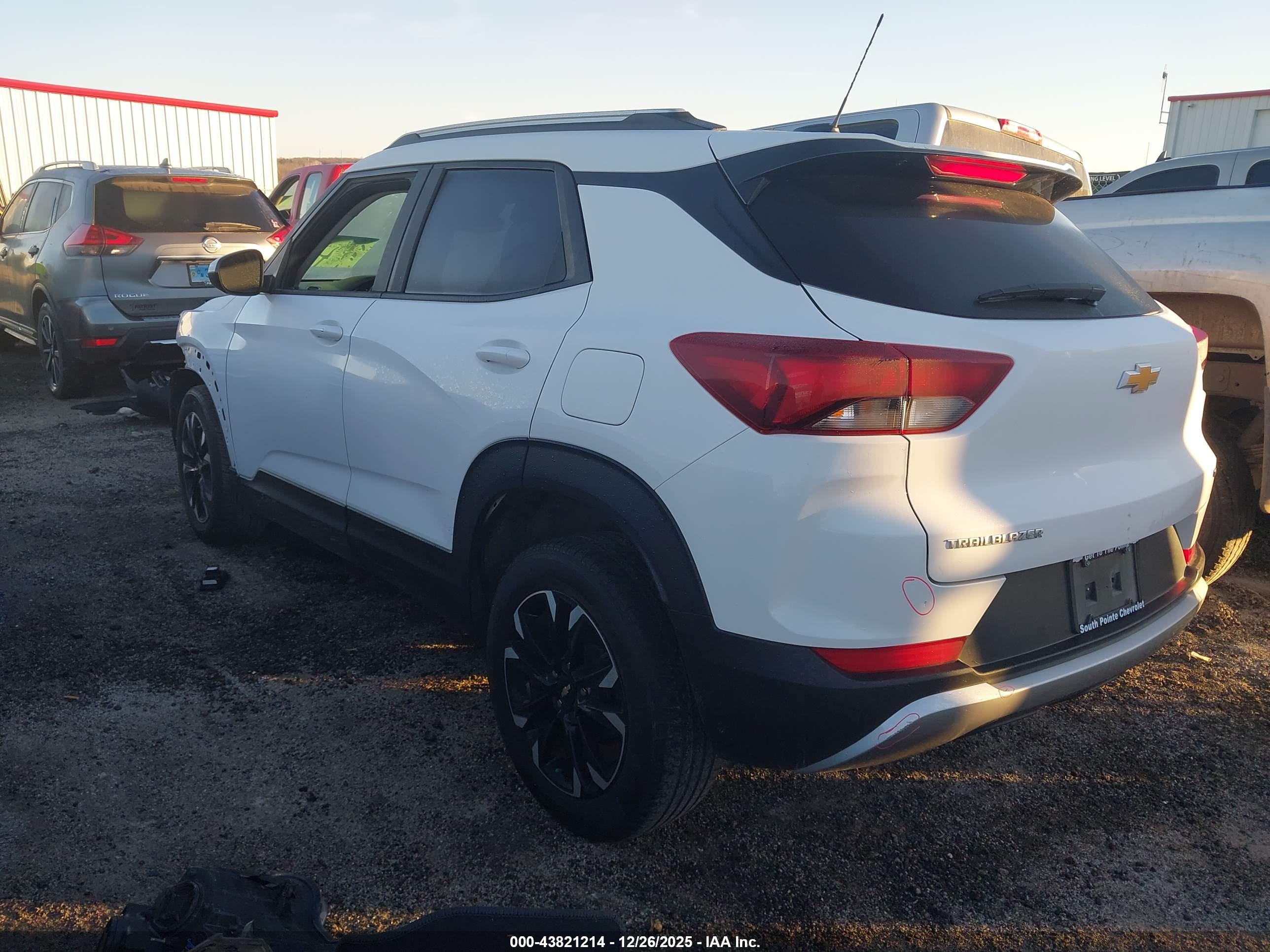CHEVROLET TRAILBLAZER image 3