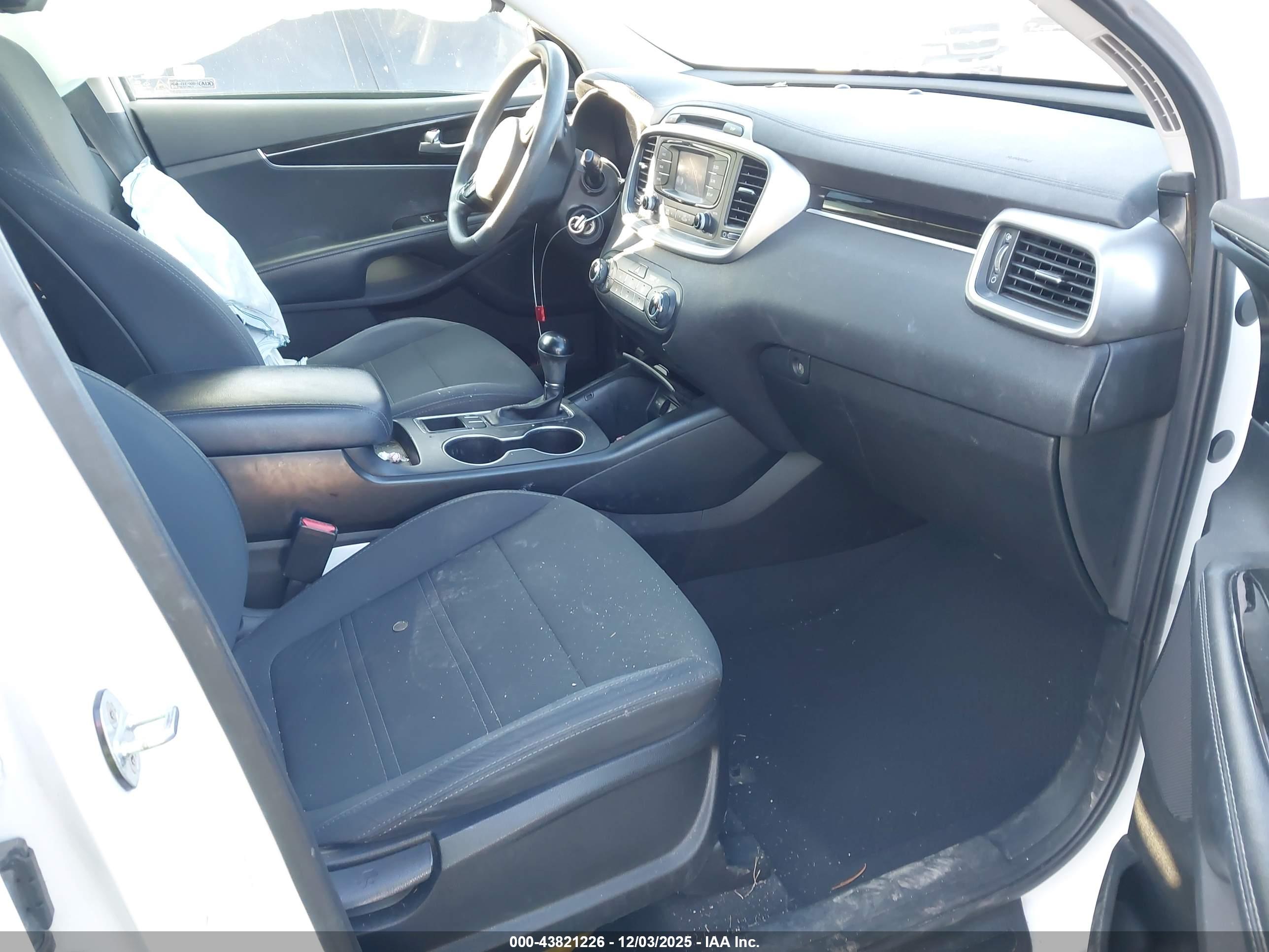 KIA SORENTO image 5