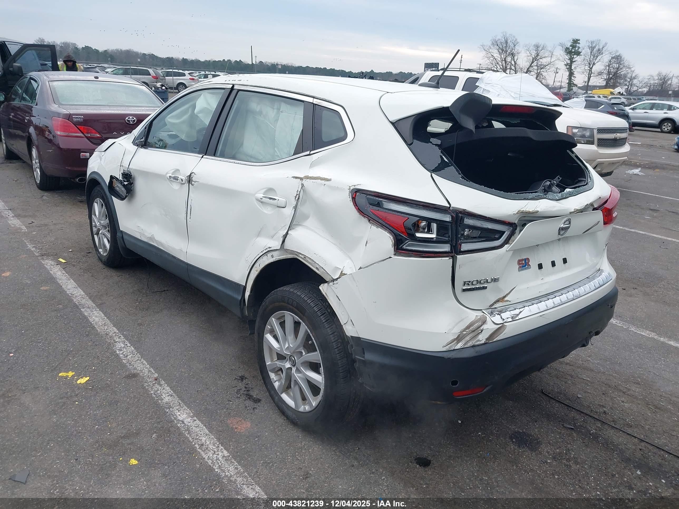 NISSAN ROGUE image 3