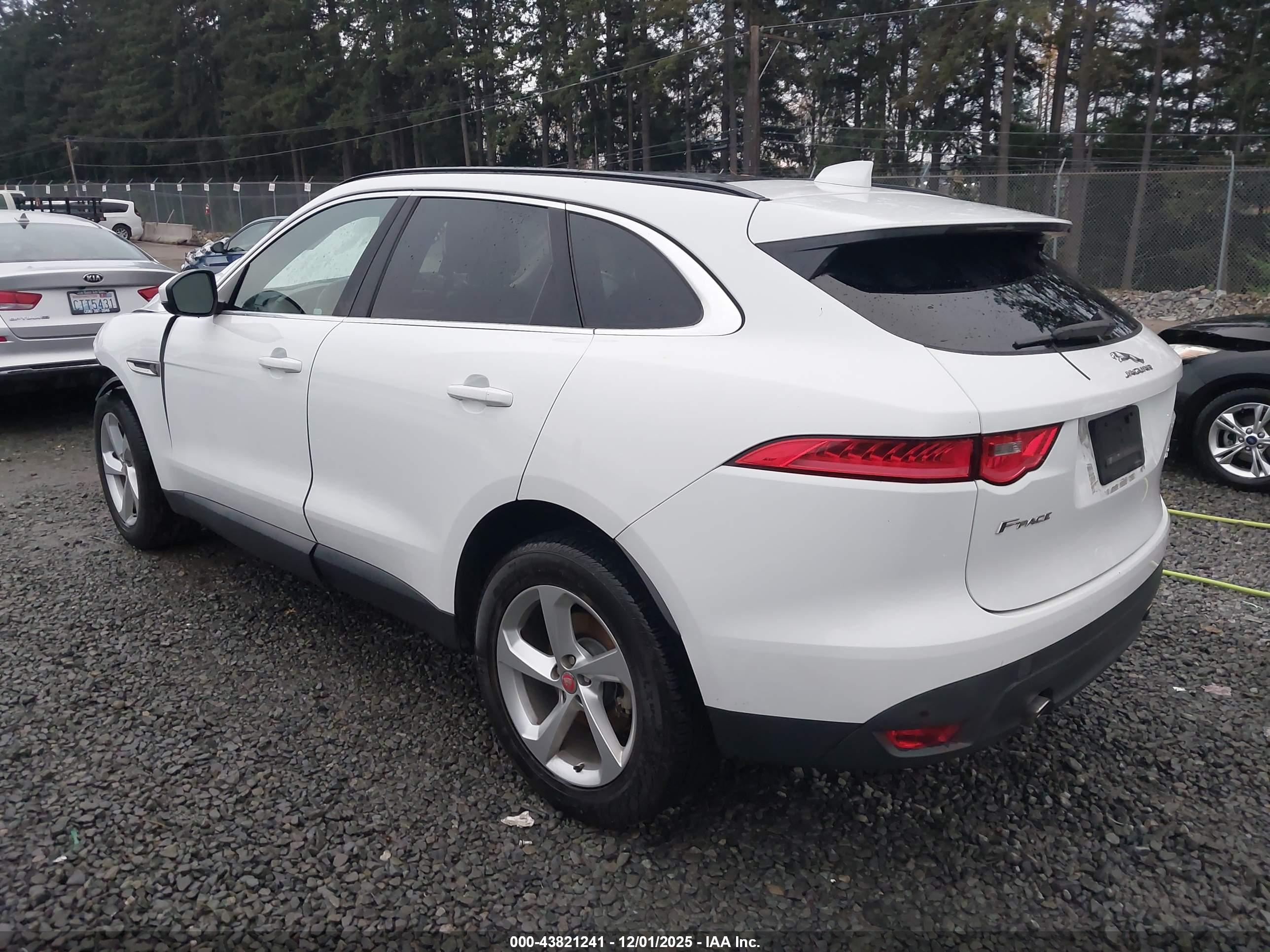 JAGUAR F-PACE image 3