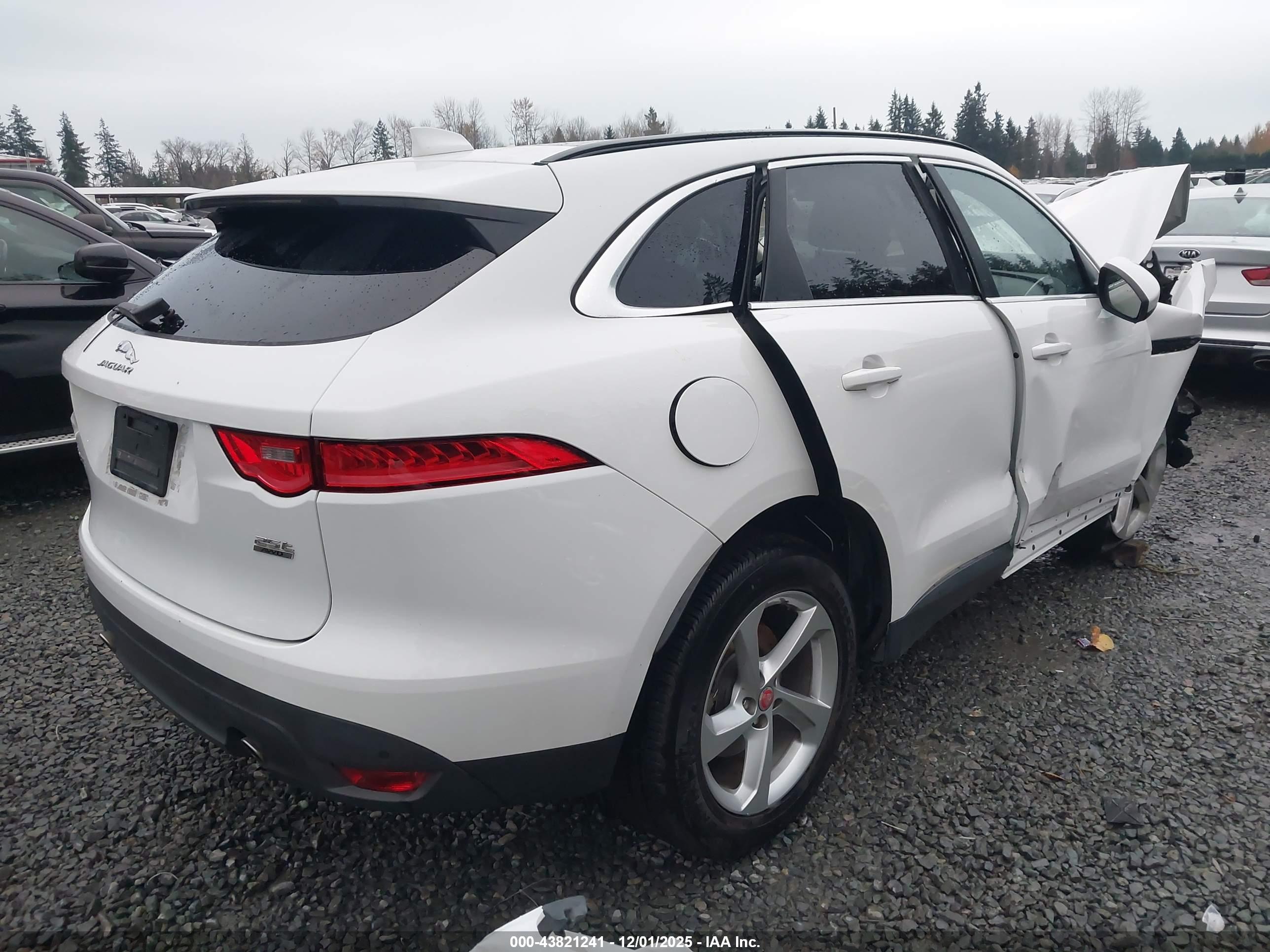 JAGUAR F-PACE image 4