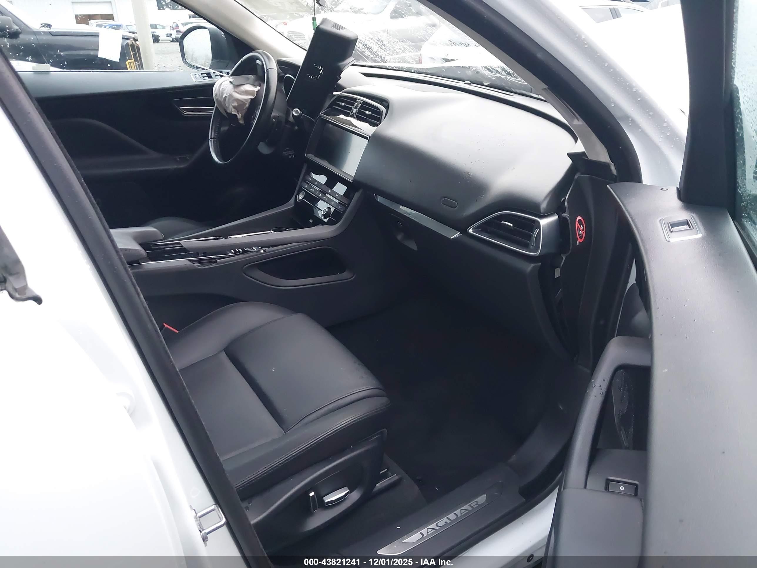 JAGUAR F-PACE image 5