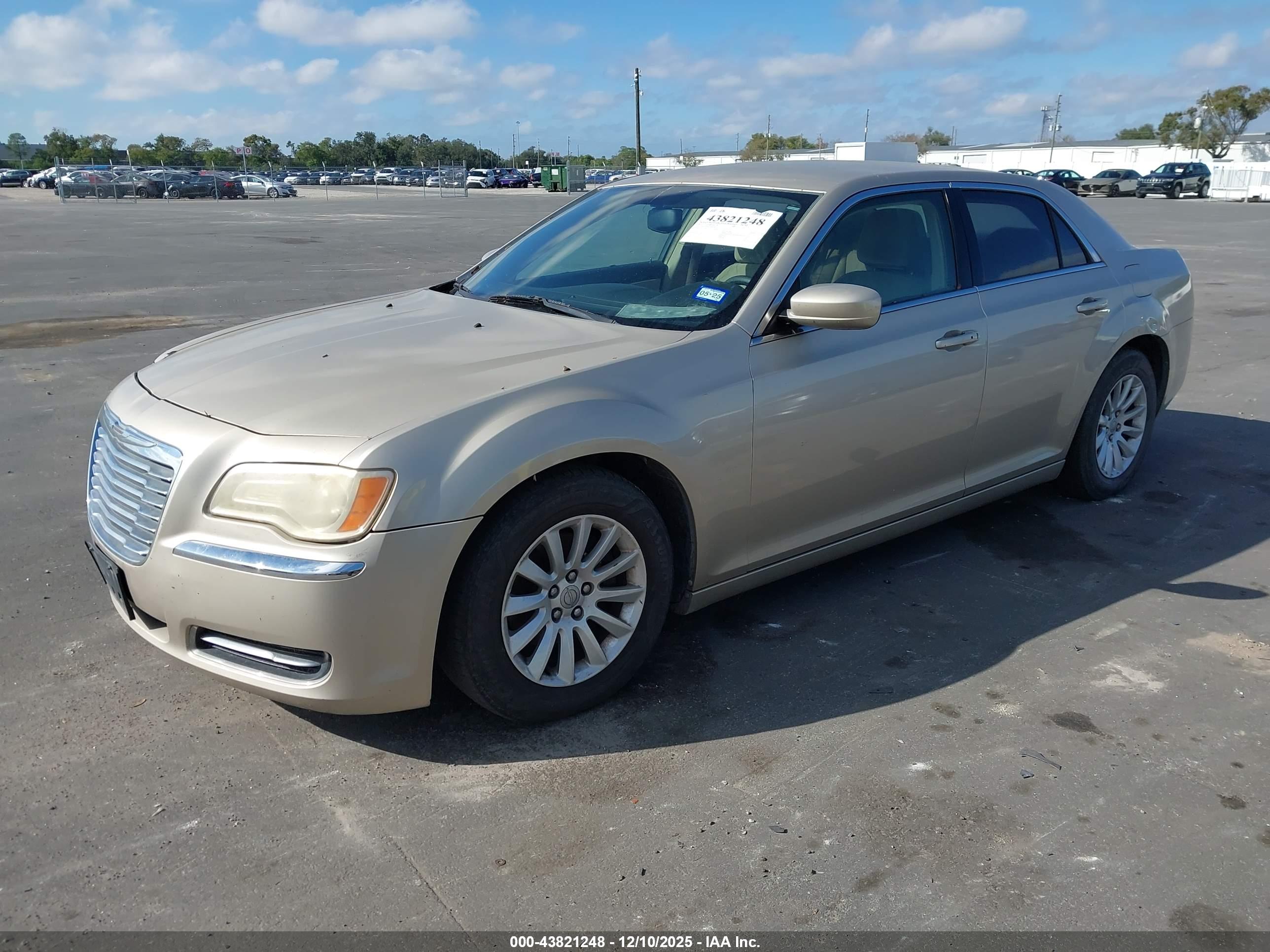CHRYSLER 300 image 2