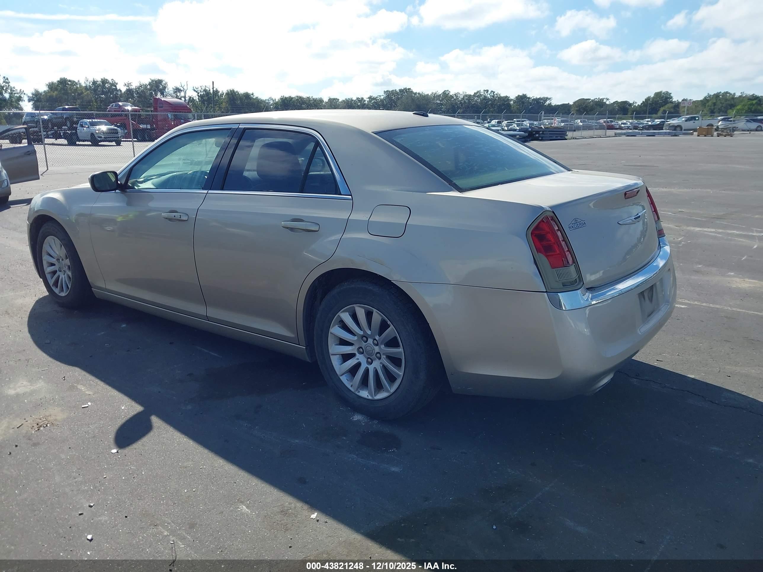CHRYSLER 300 image 3