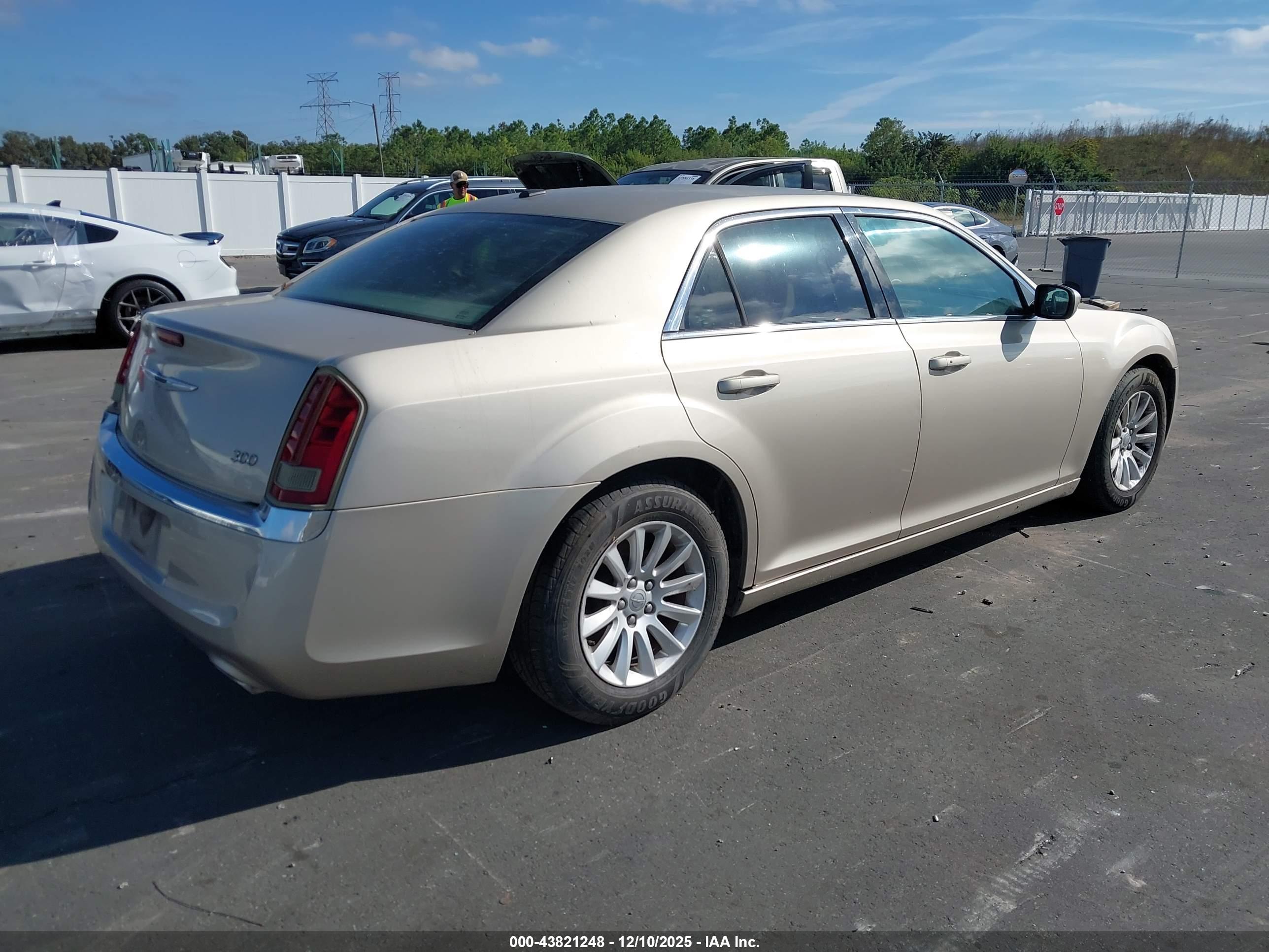 CHRYSLER 300 image 4