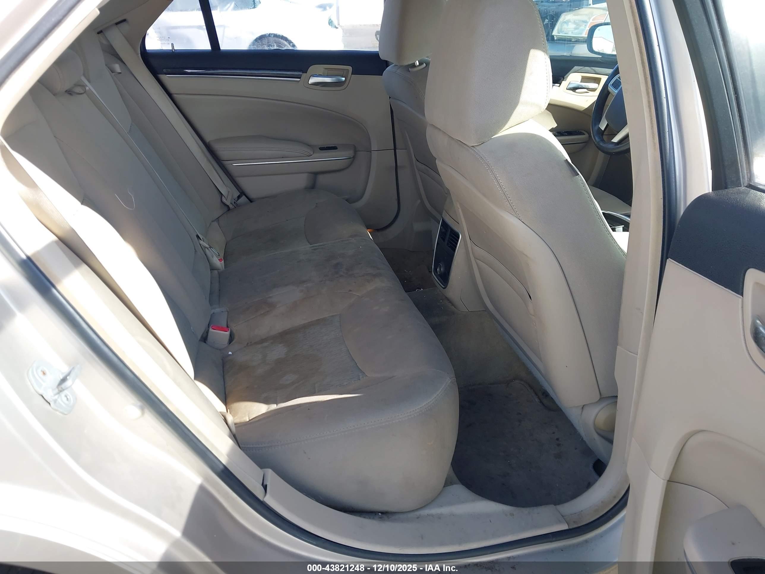 CHRYSLER 300 image 8